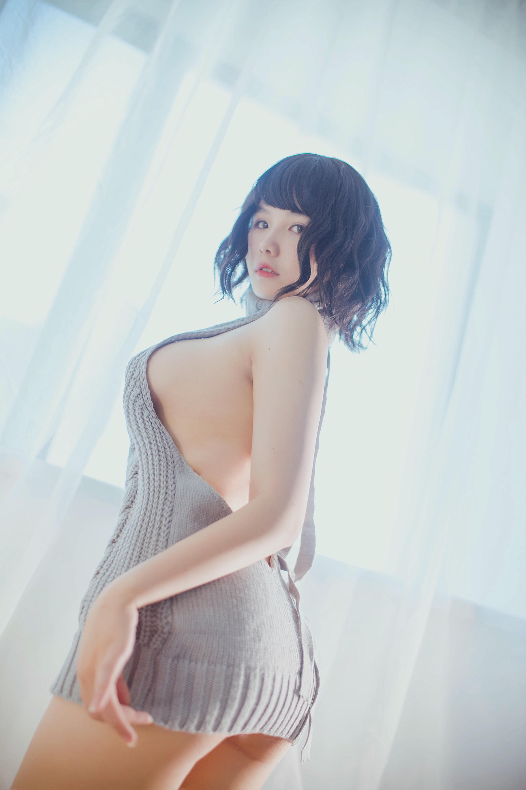 阿半今天很开心 NO.001 露背毛衣 [28P-157MB]_第1集