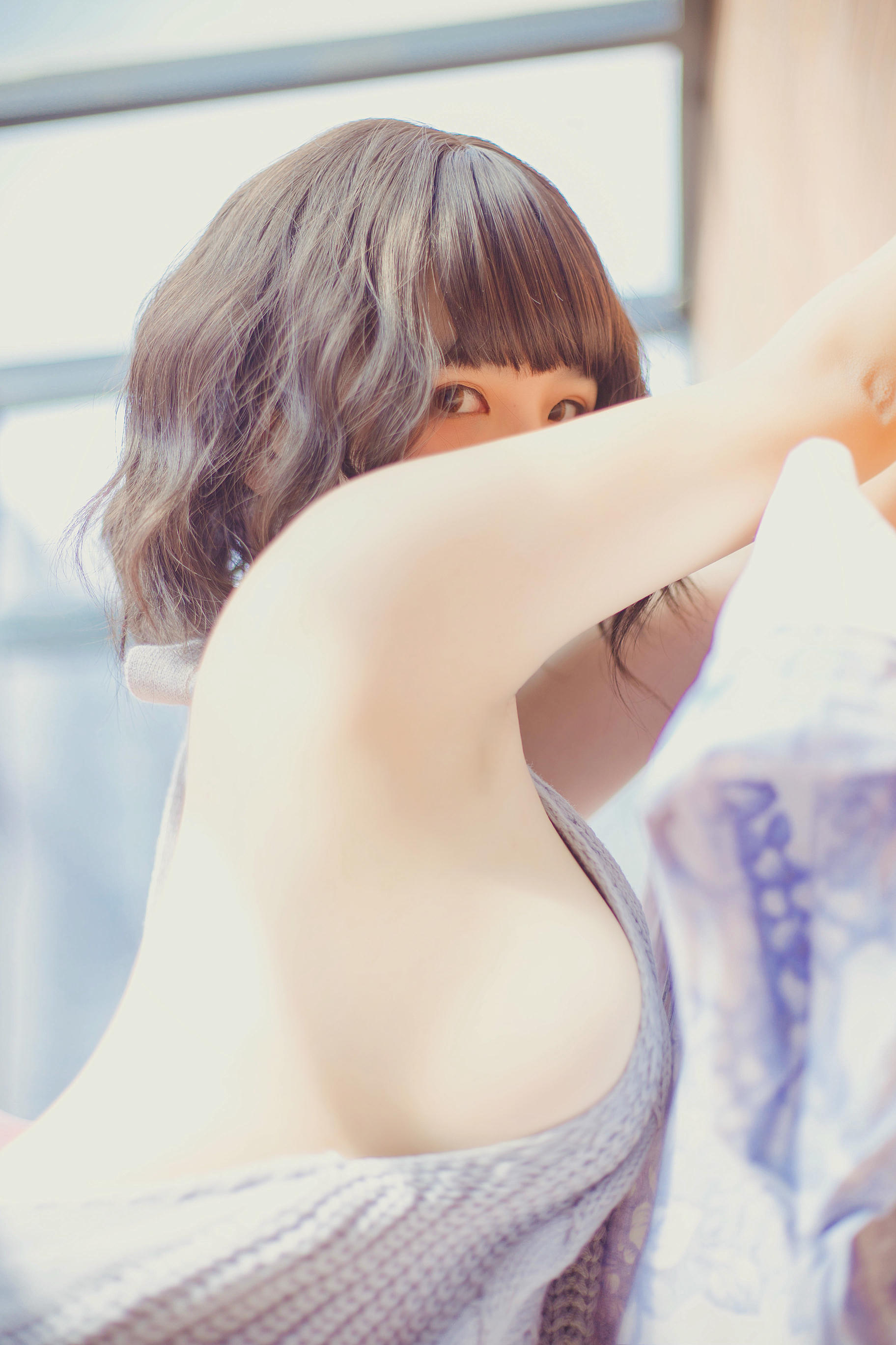 阿半今天很开心 NO.001 露背毛衣 [28P-157MB]_第1集