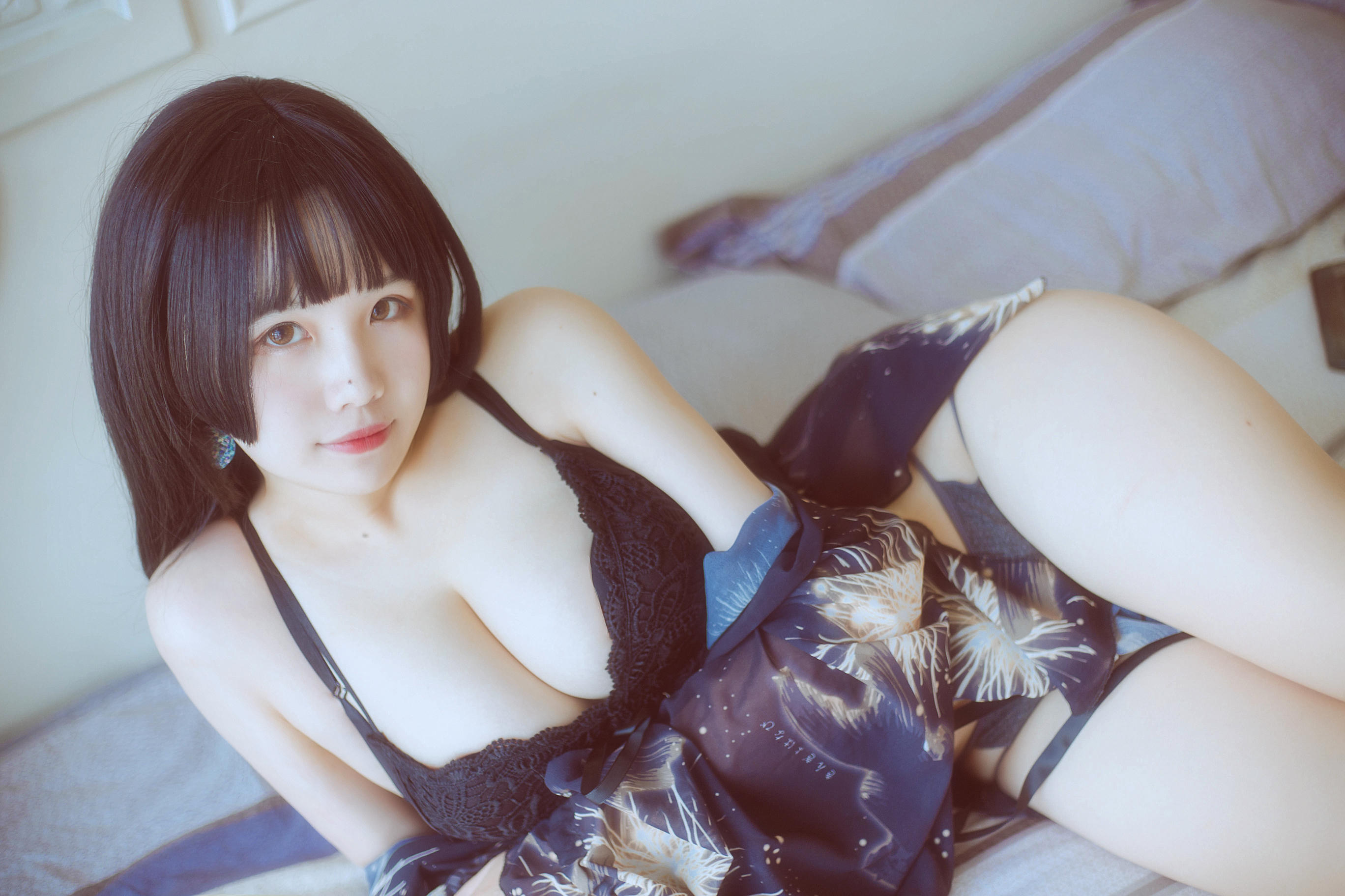 阿半今天很开心 NO.016 黑色吊带 [23P-220MB]_第1集