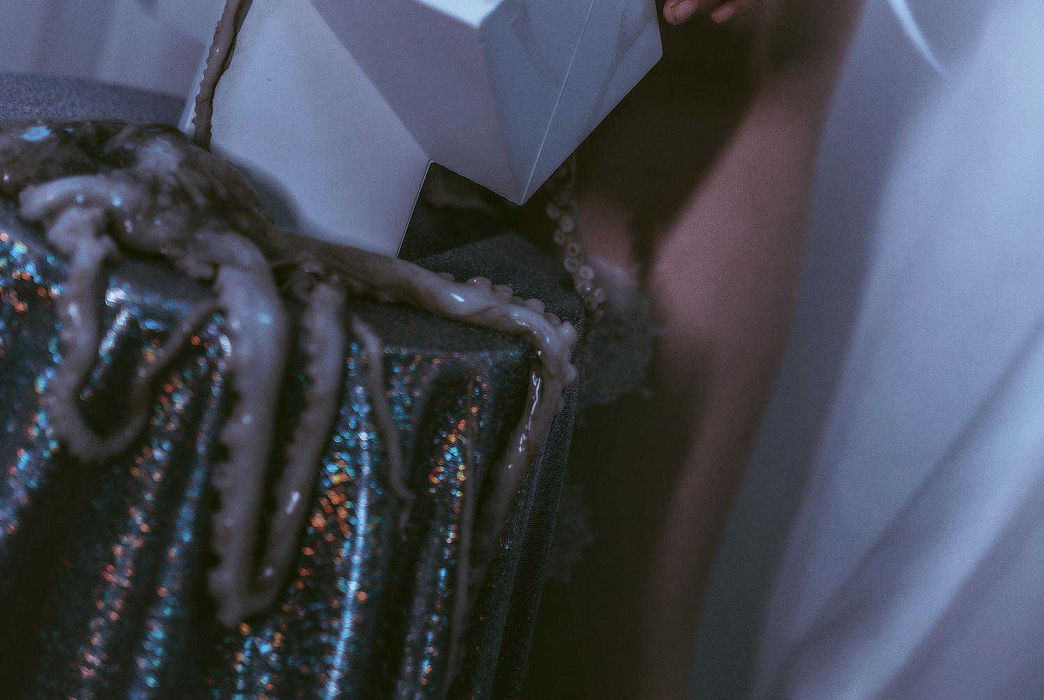 阿半今天很开心 NO.002 深海触手 [20P-170MB]_第1集