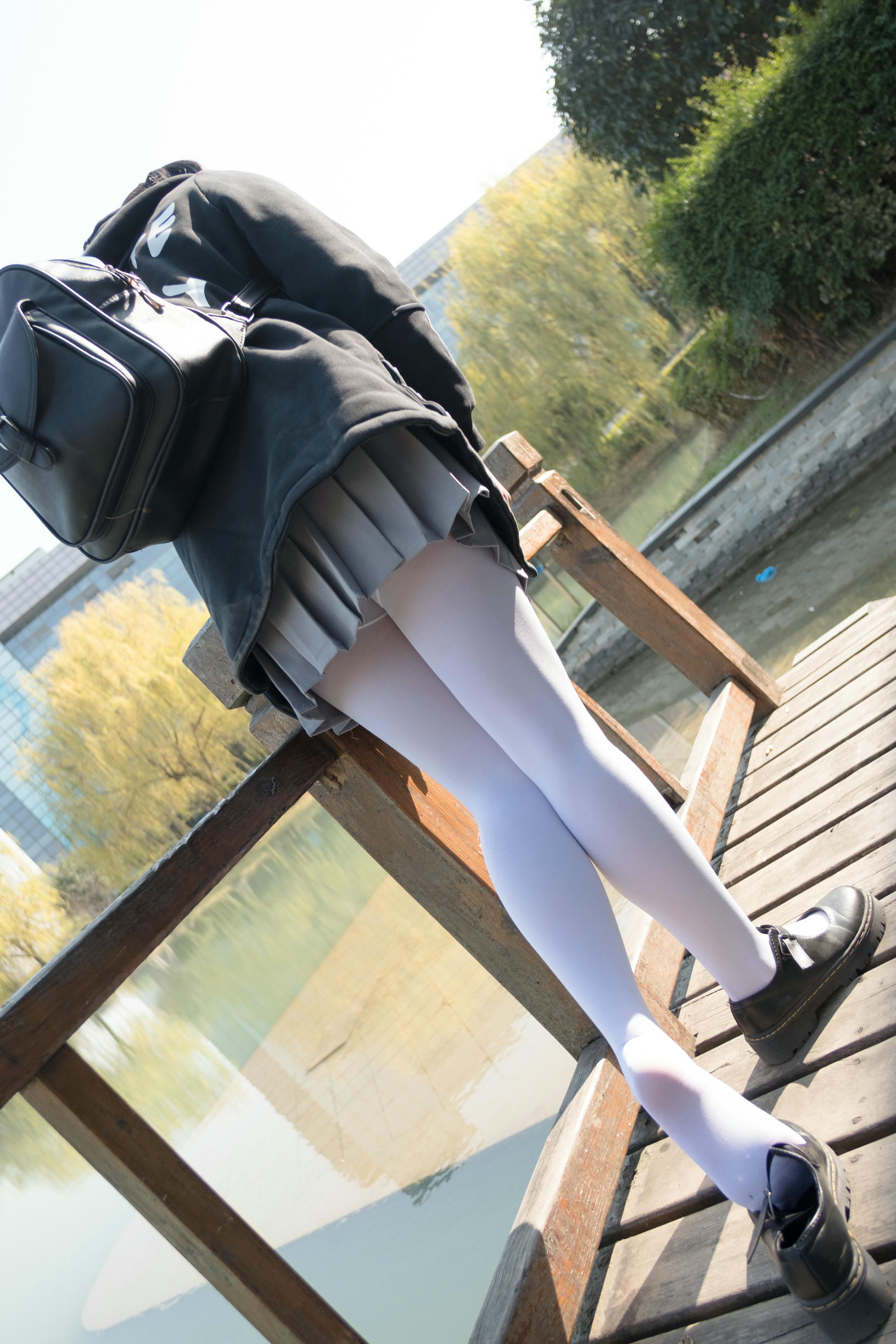 森萝财团 BETA-012 户外丝足秀 [63P-407MB]_第1集
