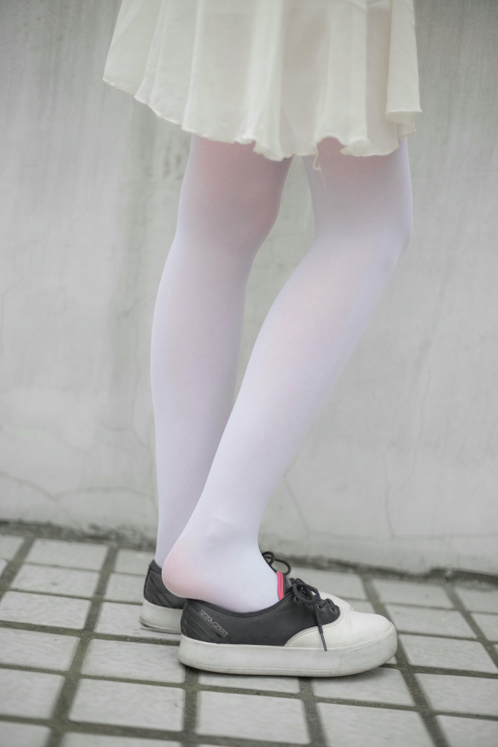 森萝财团 R15-007 窗台上的薄纱少女 [83P-520MB]_第4集