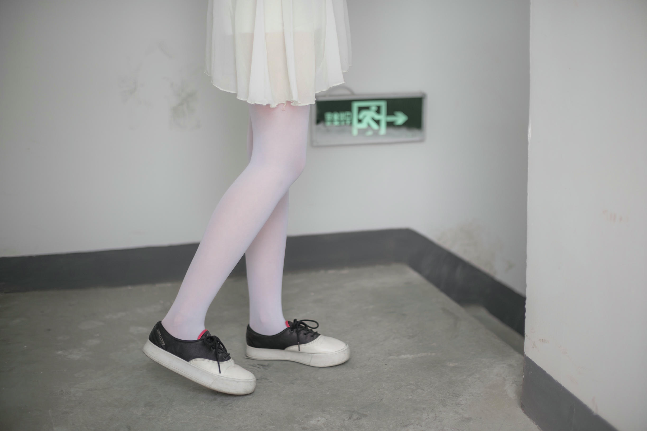 森萝财团 R15-007 窗台上的薄纱少女 [83P-520MB]_第4集