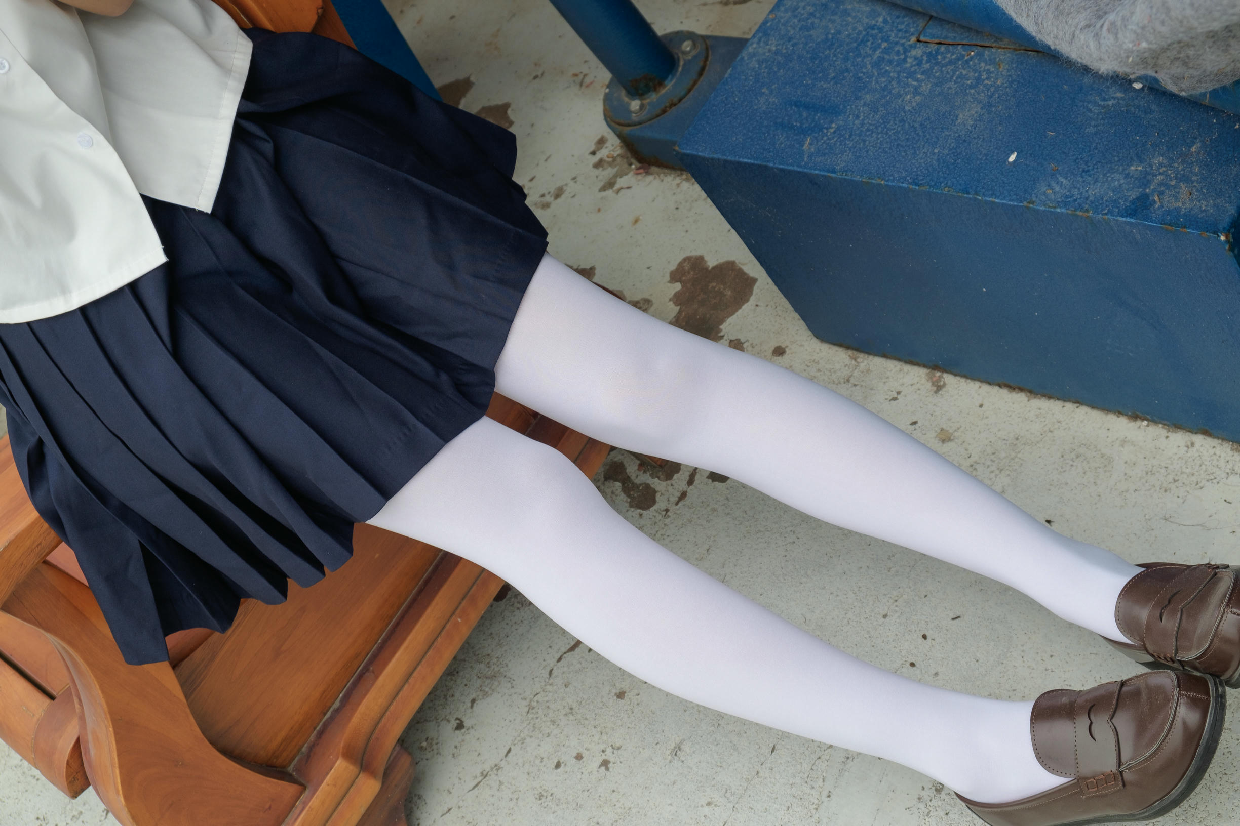 森萝财团 R15-034 户外白丝秀 [102P-696MB]_第2集