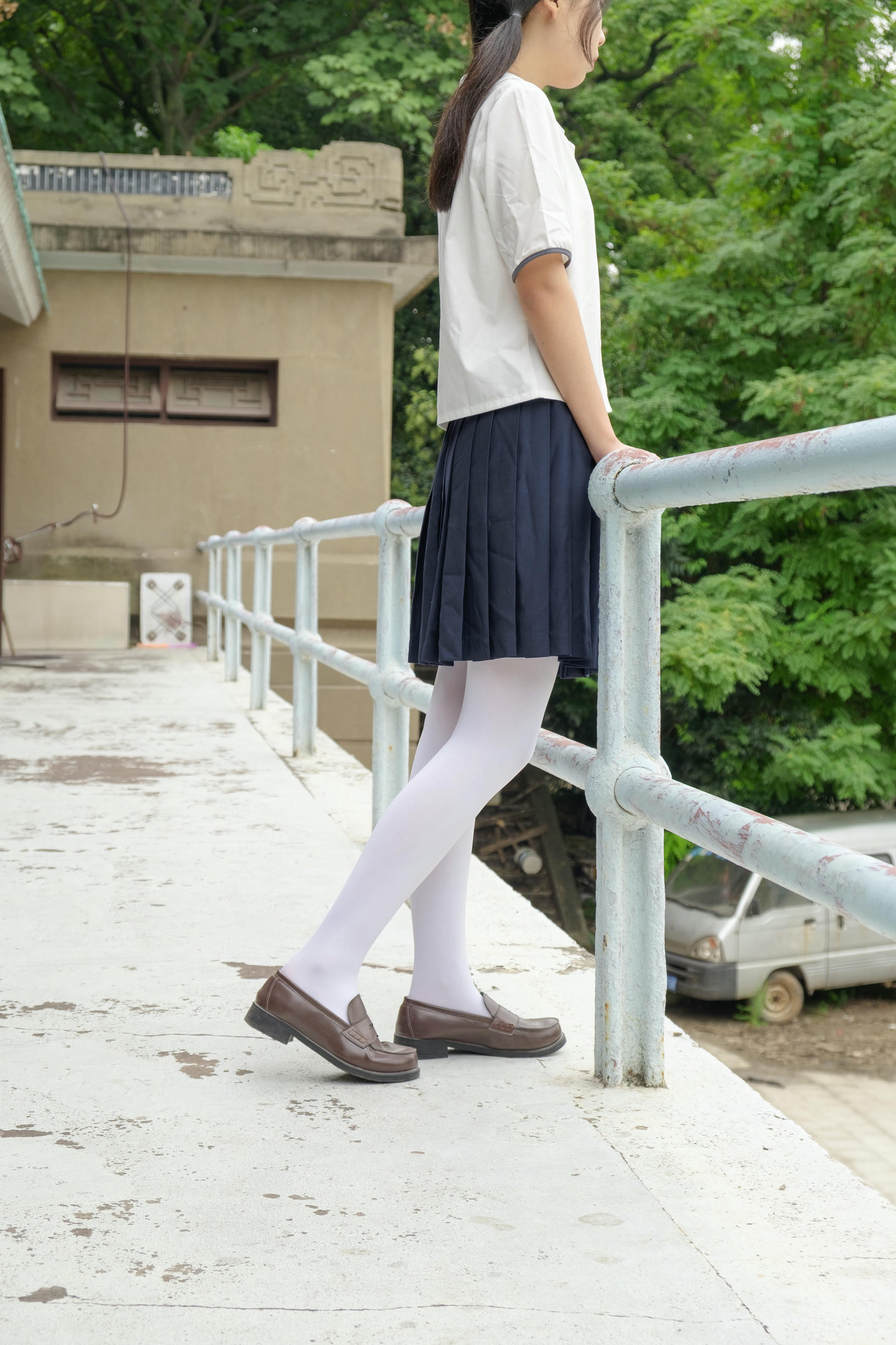 森萝财团 R15-034 户外白丝秀 [102P-696MB]_第2集