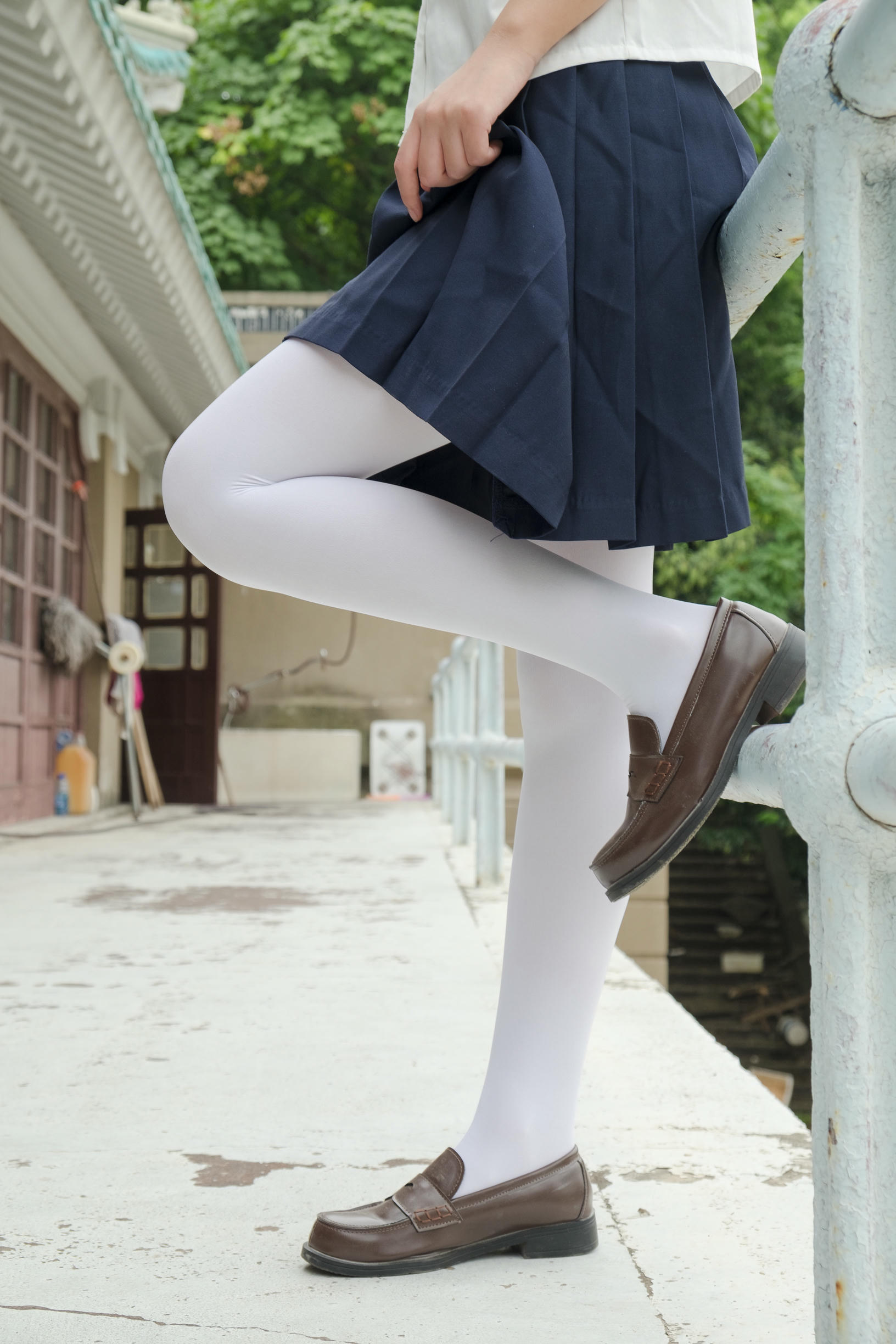 森萝财团 R15-034 户外白丝秀 [102P-696MB]_第2集