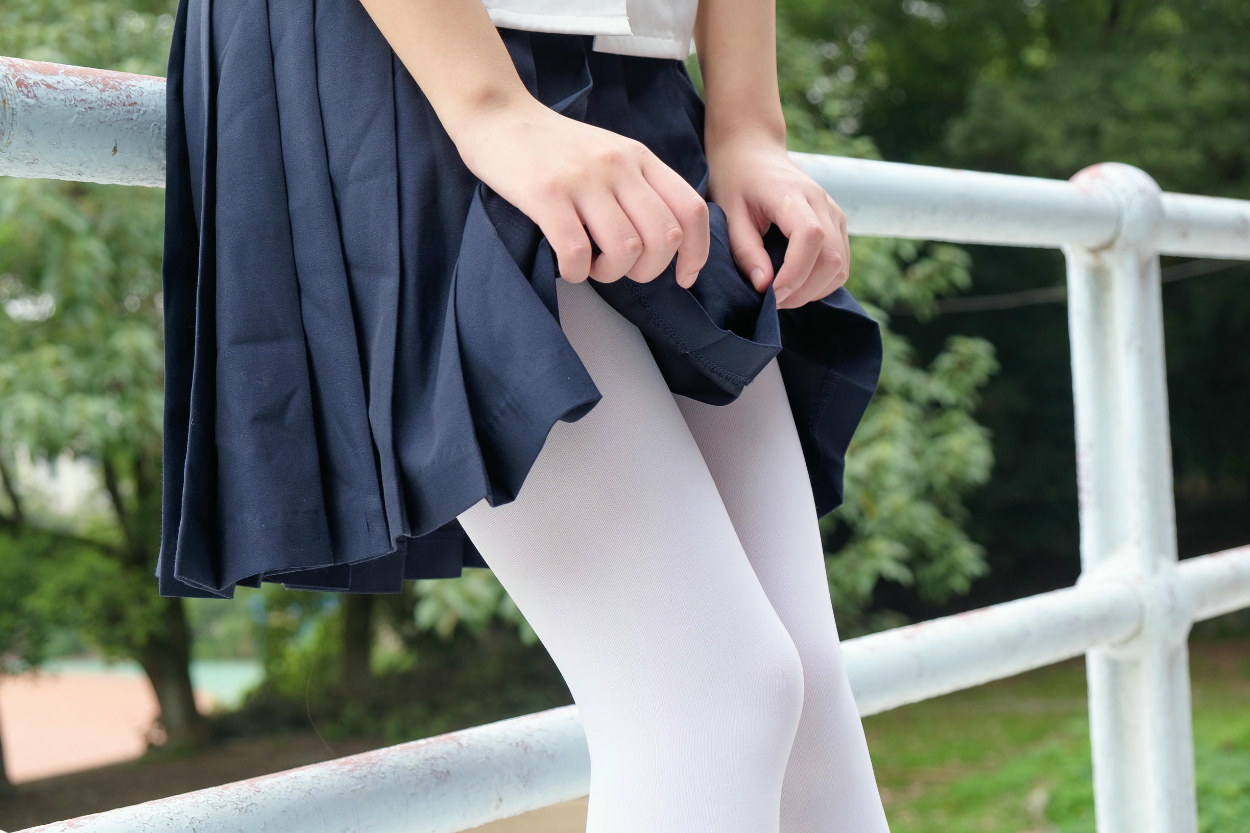 森萝财团 R15-034 户外白丝秀 [102P-696MB]_第2集