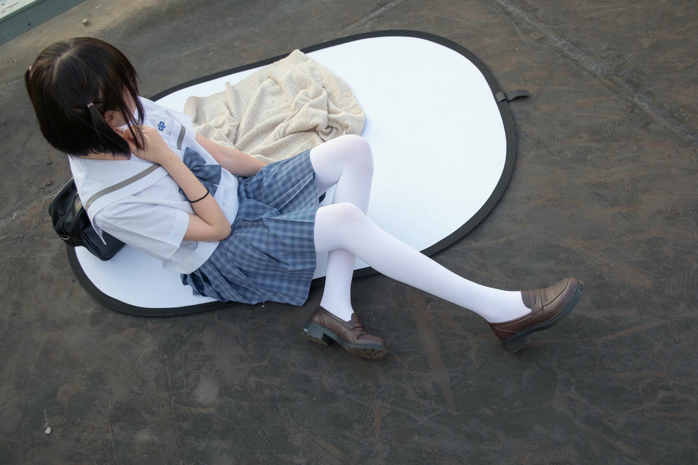 森萝财团 SSR-001 天台上的白丝 [74P-493MB]_第2集