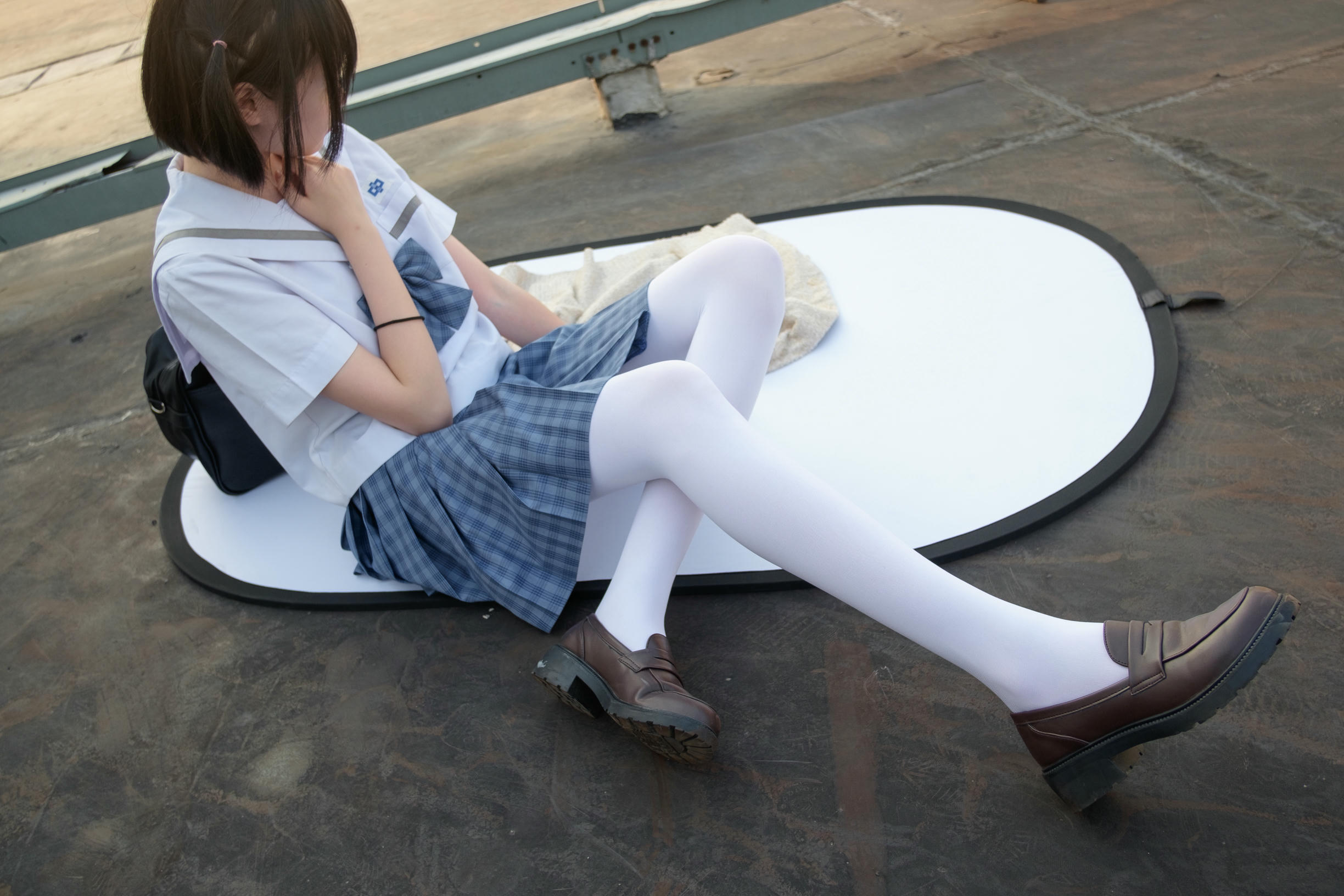 森萝财团 SSR-001 天台上的白丝 [74P-493MB]_第2集