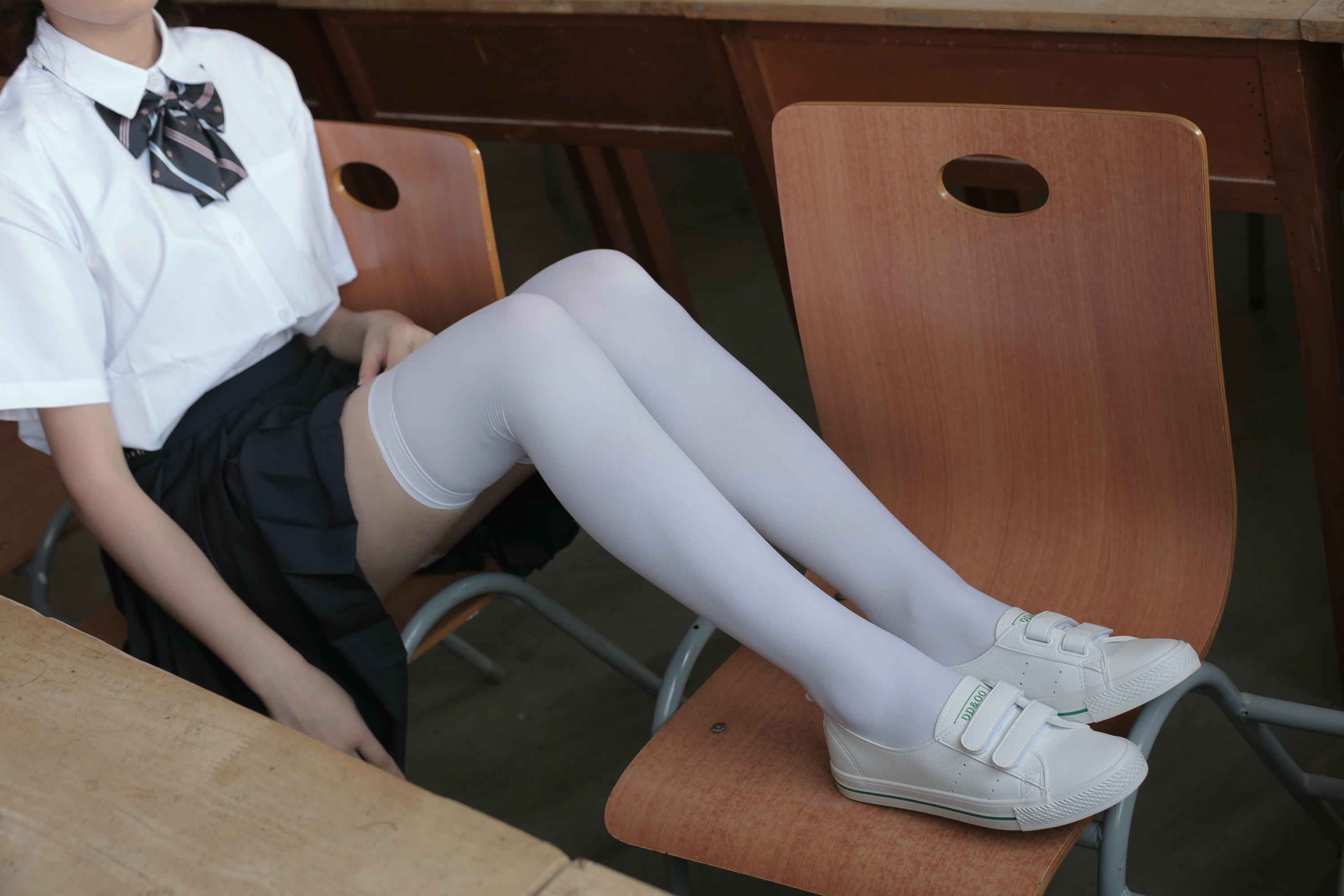 森萝财团 BETA-022 教室里的JK白丝少女 [66P-638MB]_第1集