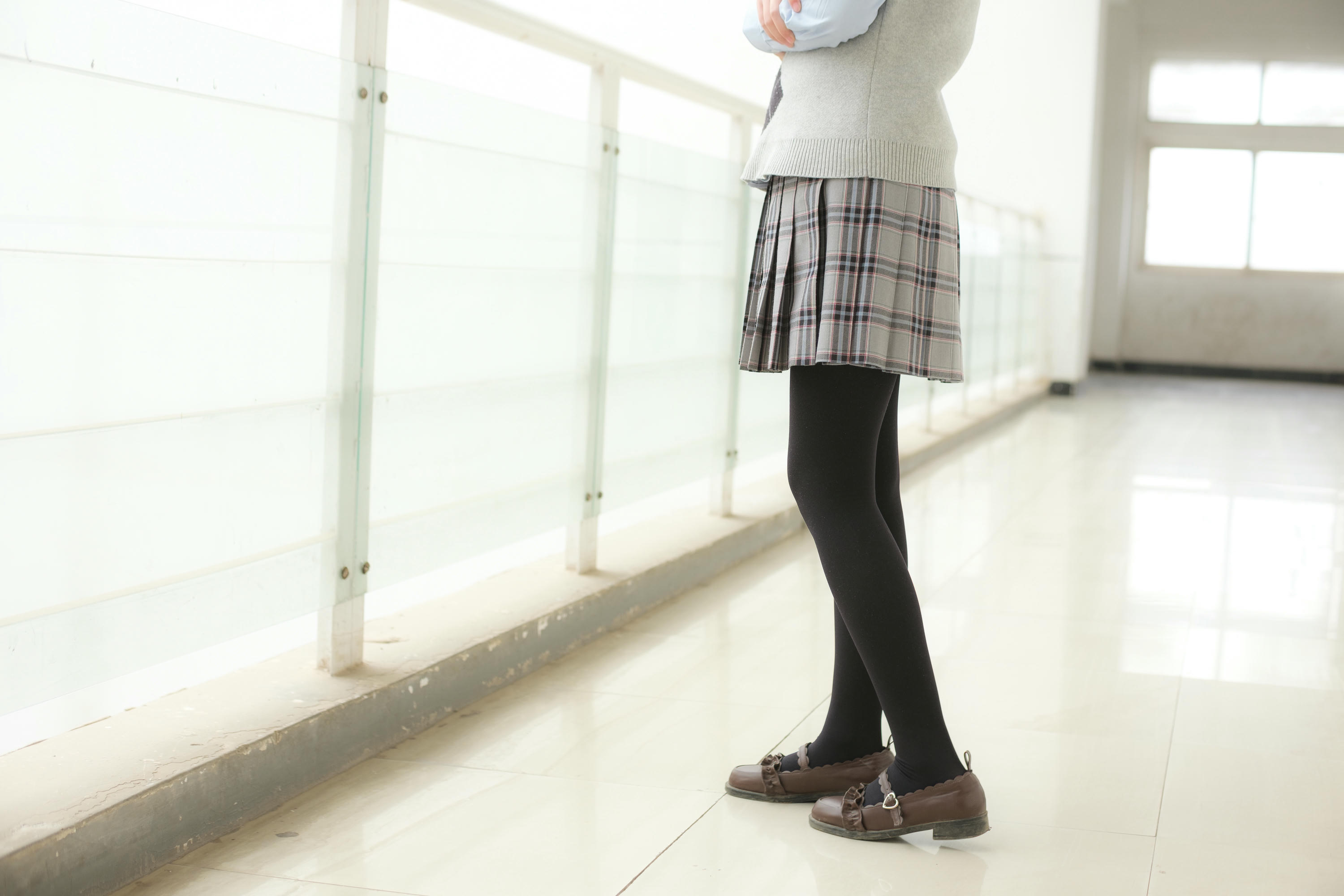 森萝财团 X-014 教室里的厚黑丝 [124P1V-1.40GB]_第1集