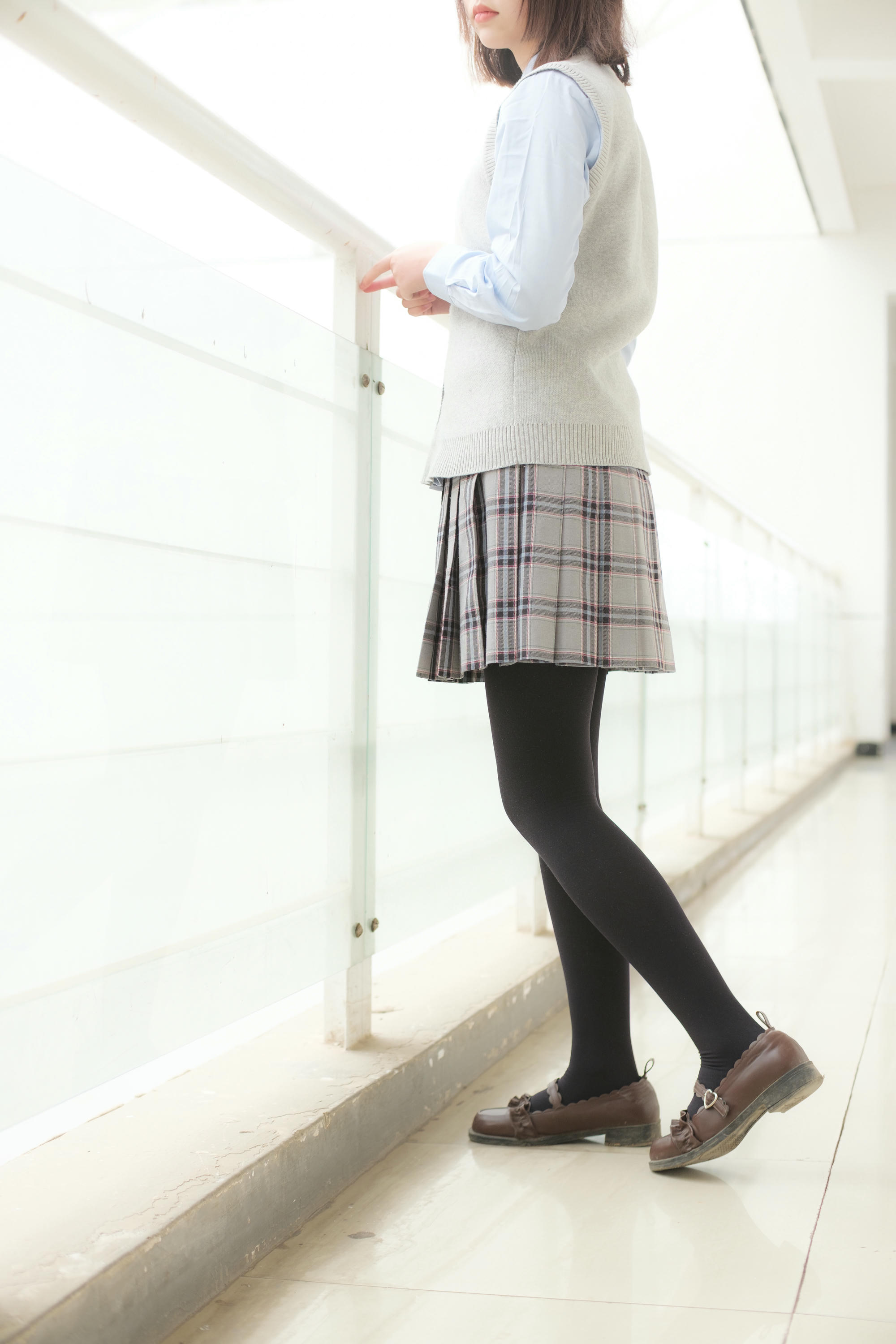 森萝财团 X-014 教室里的厚黑丝 [124P1V-1.40GB]_第1集