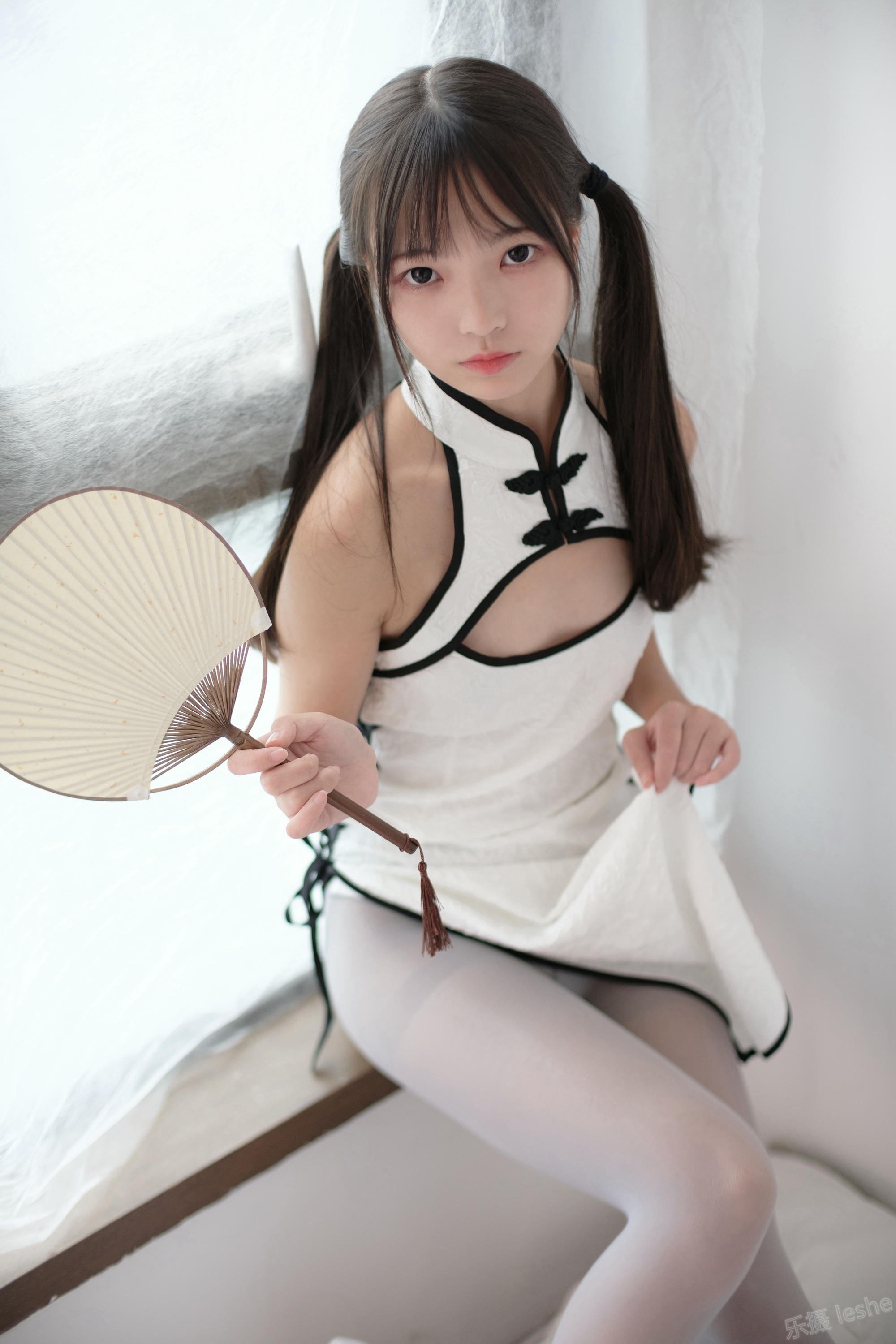 森萝财团 X-045 灰丝情趣旗袍 [96P1V-1.93GB]_第3集