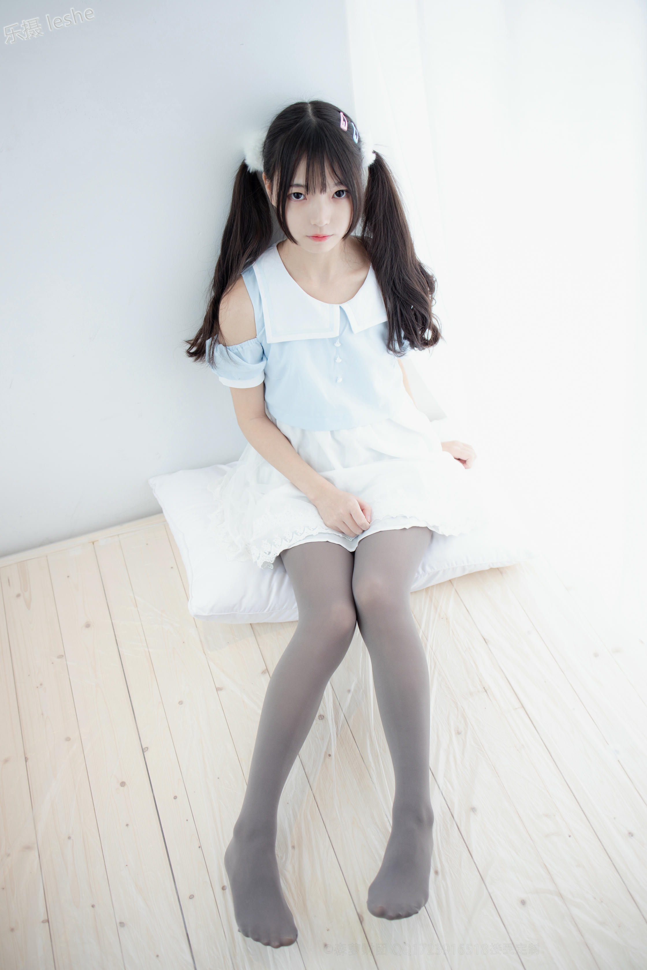 森萝财团 X-054 80D灰丝踩物 [86P1V-2.18GB]_第1集