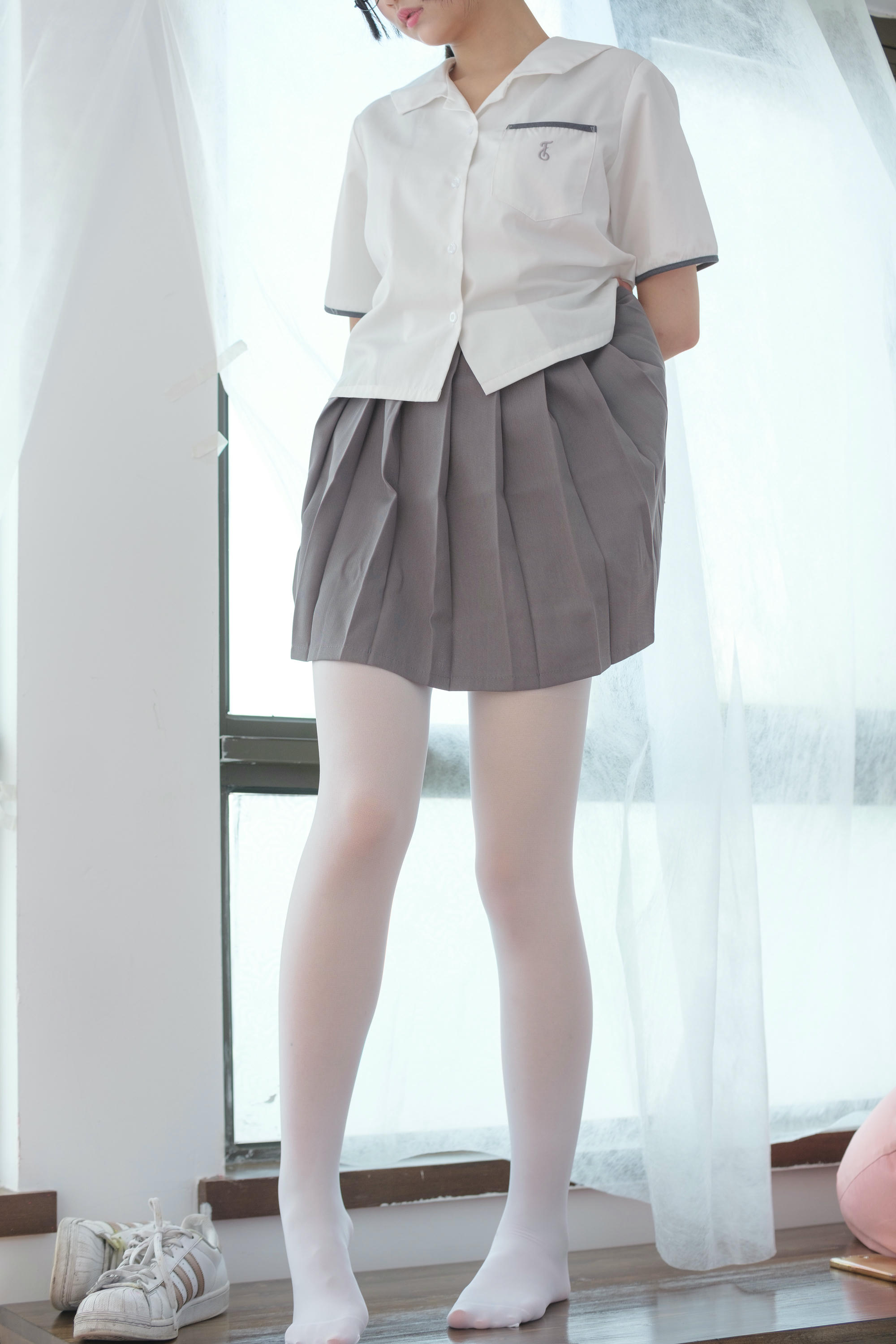 森萝财团 BETA-026 红色校服肉丝美足少女 [78P-737MB]_第1集