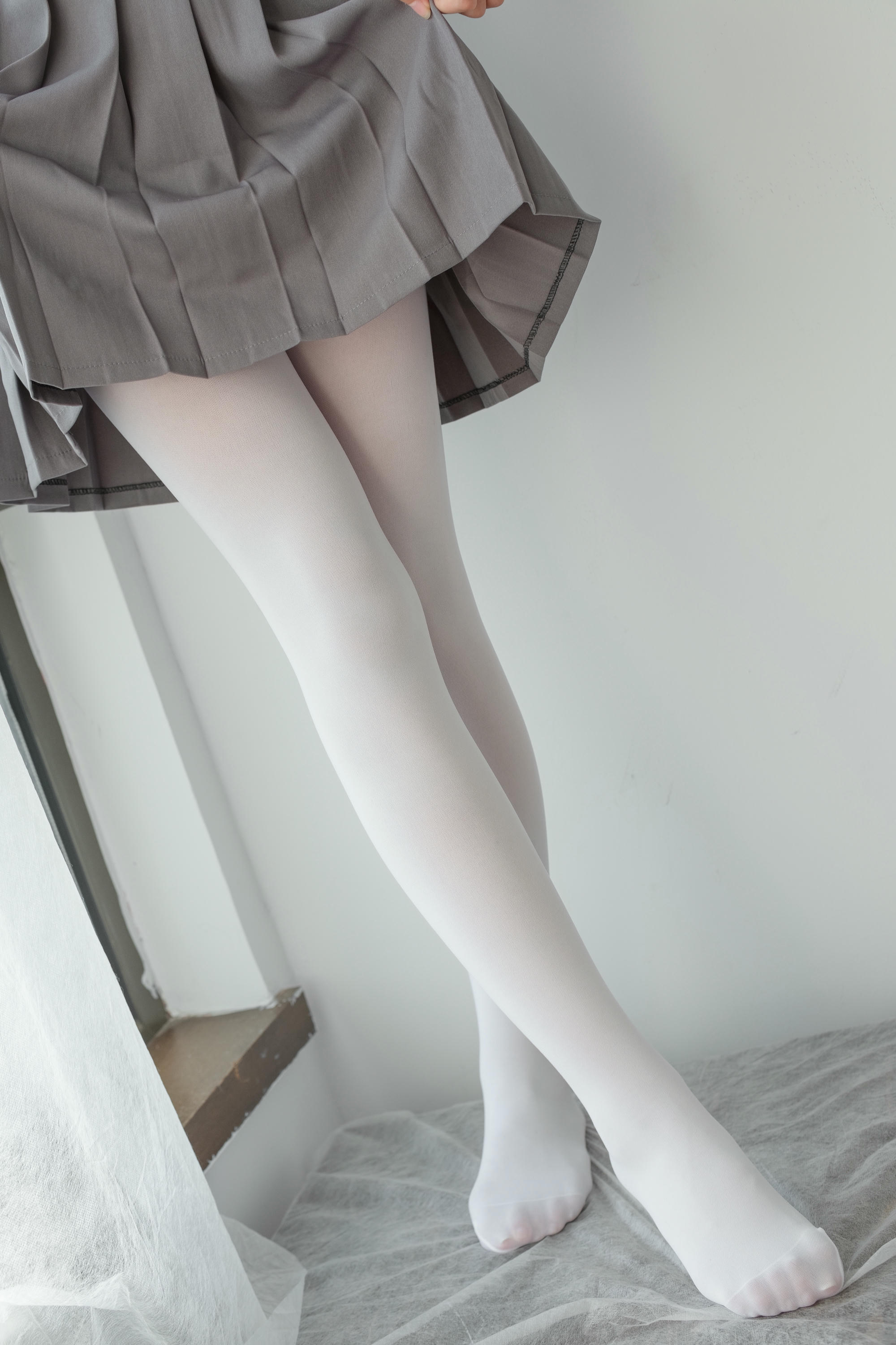 森萝财团 BETA-029 玩手机的白丝少女 [182P-1.61GB]_第9集
