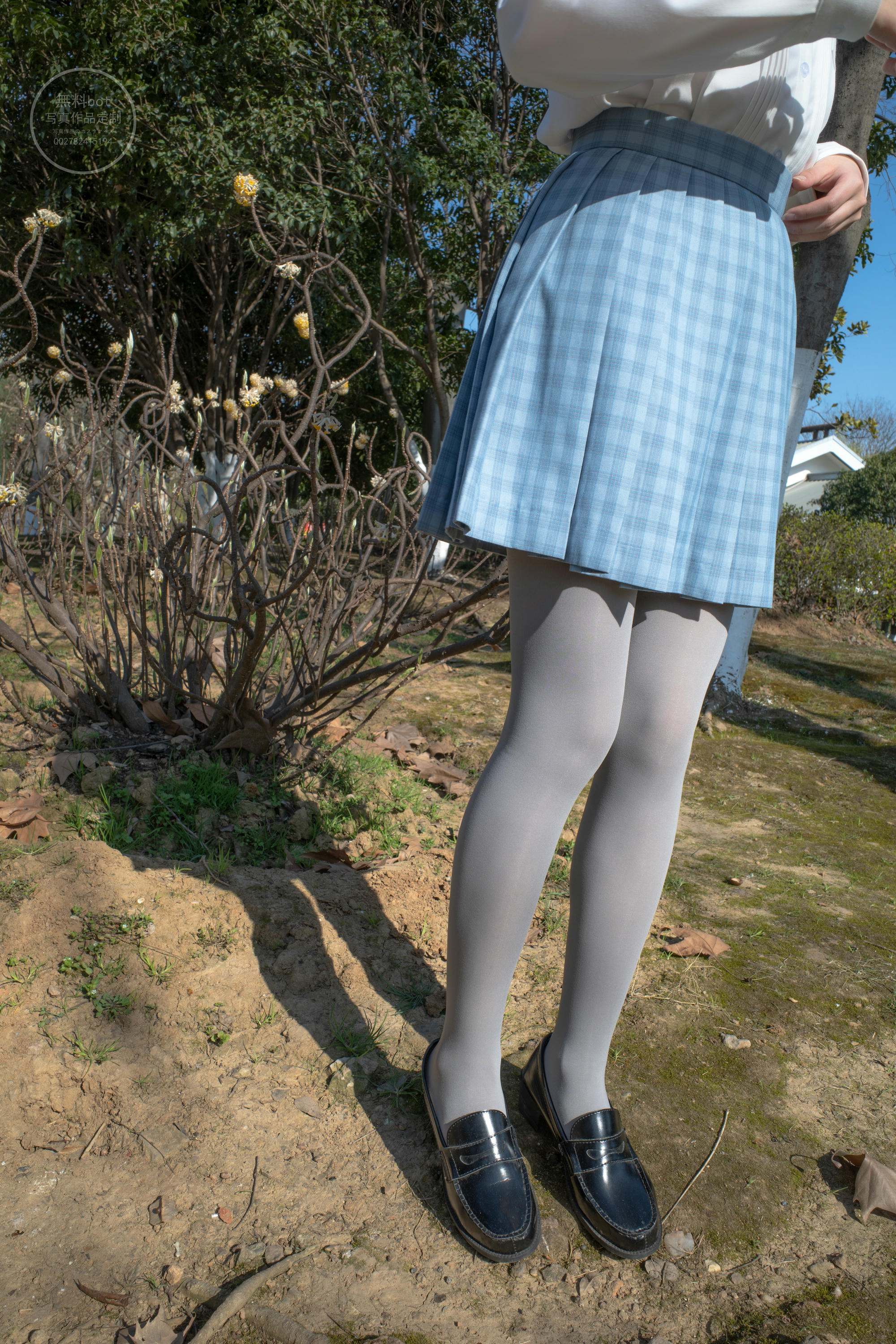 森萝财团 有料 NO.030 小香 户外公园里的JK制服灰丝美腿 [100P／1.39GB]_第1集