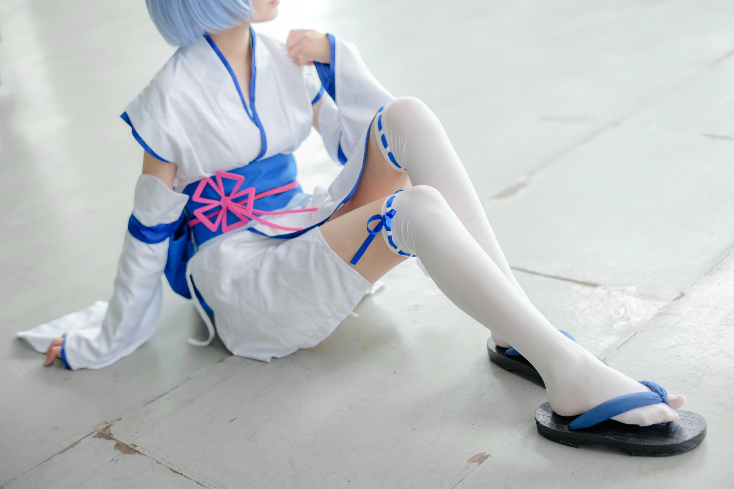 森萝财团 FREE-002 漫展cosplay白丝长腿特写 [15P-79MB]_第1集