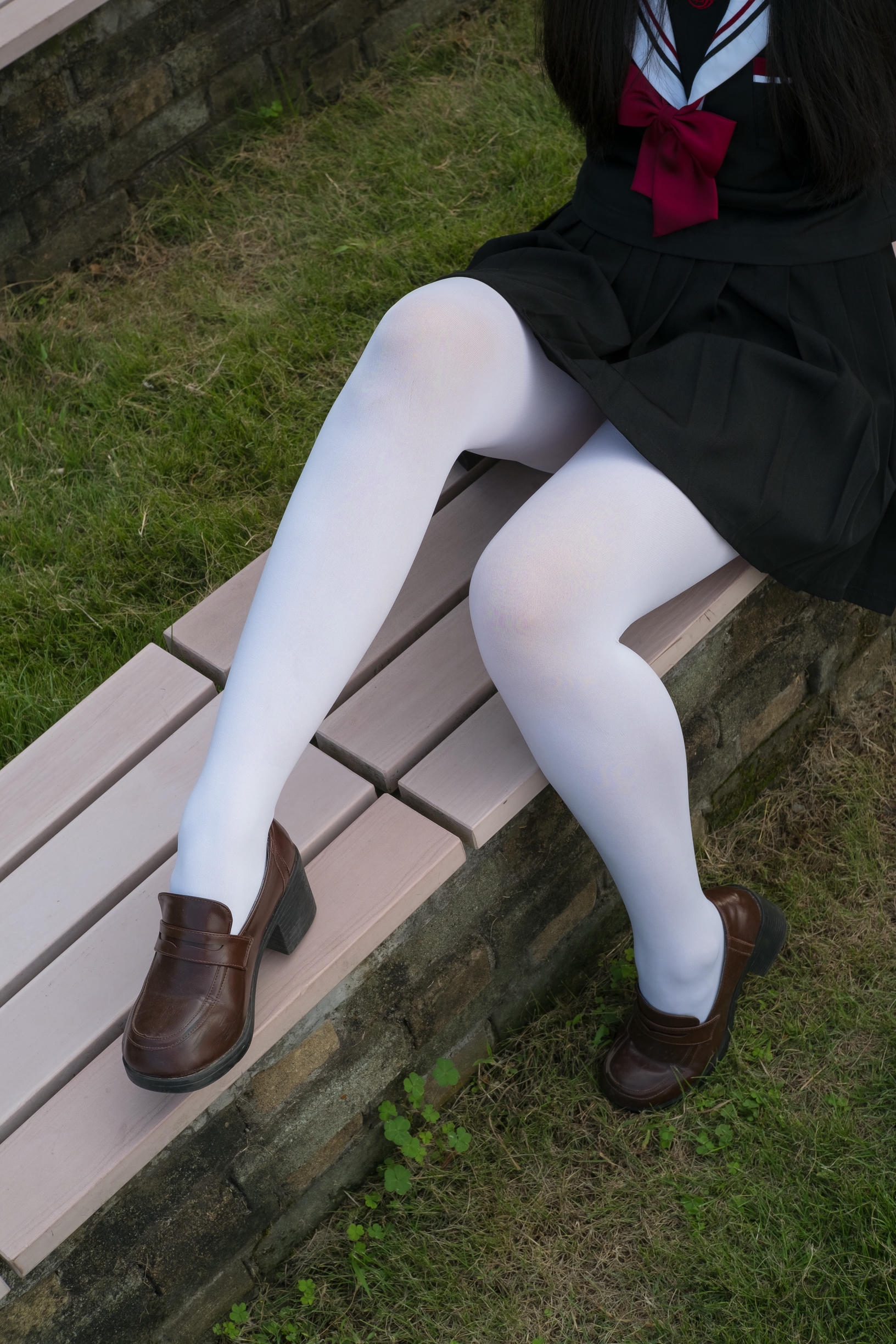 森萝财团 FREE-003 黑色制服白丝长腿 [39P-317MB]_第1集