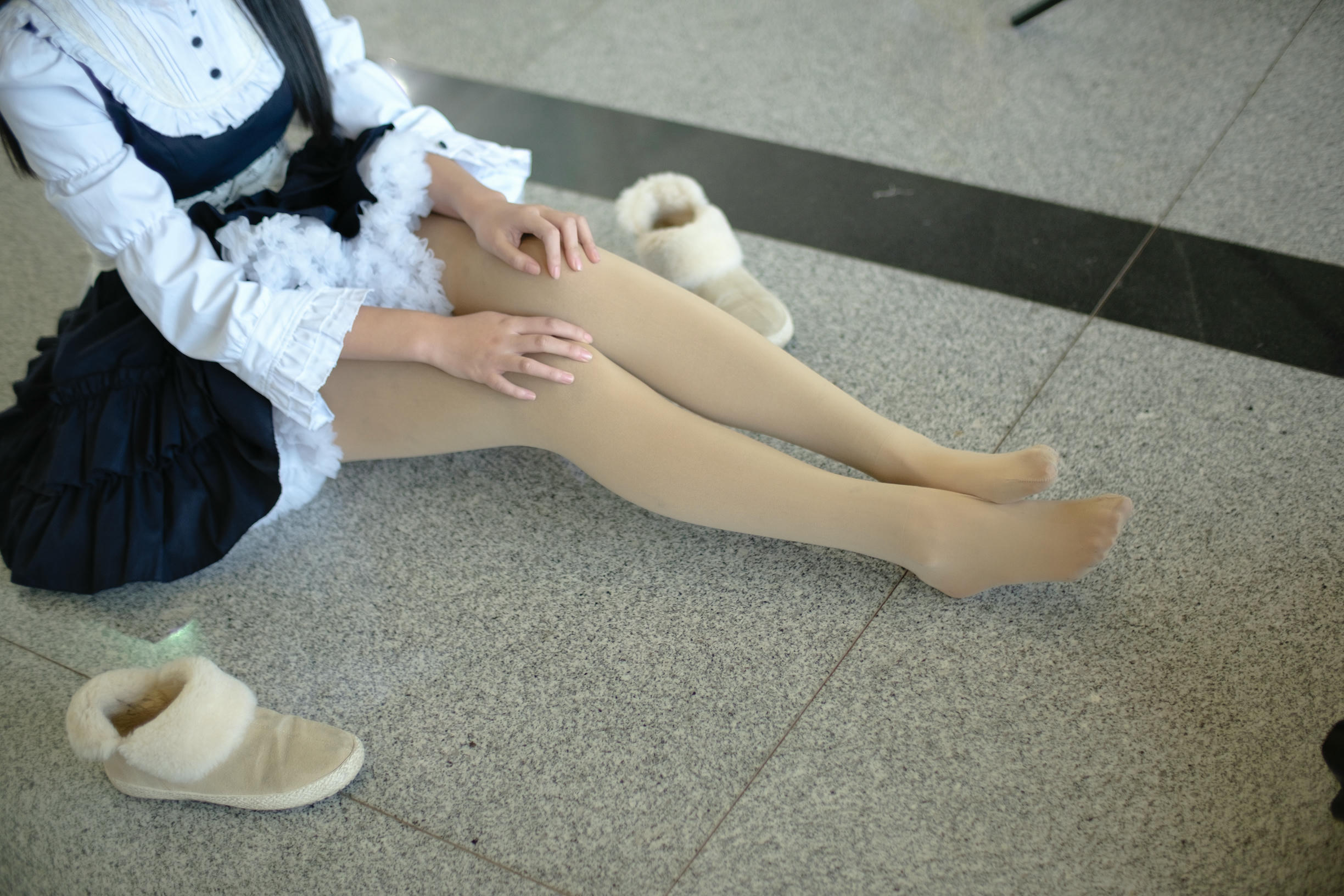 森萝财团 FREE-007 白丝+黑丝短裙制服装室外写真 [83P-563MB]_第4集