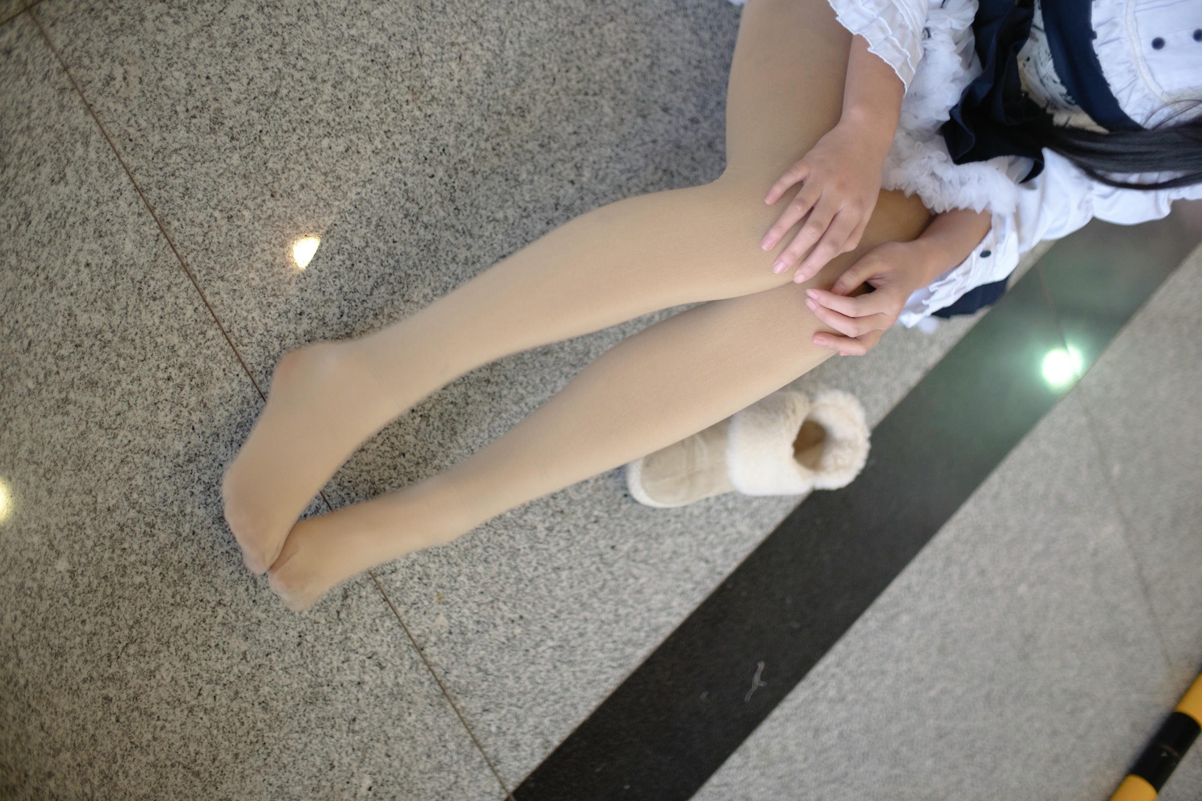 森萝财团 FREE-007 白丝+黑丝短裙制服装室外写真 [83P-563MB]_第4集