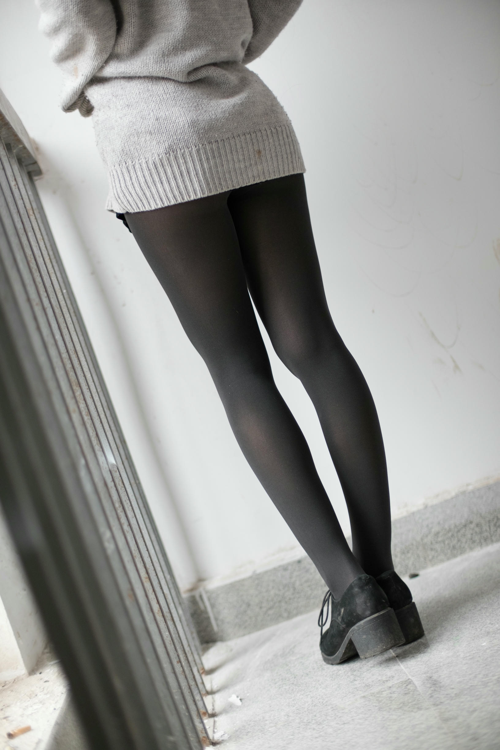 森萝财团 BETA-007 楼梯间的黑丝小妹 [47P-285MB]_第1集