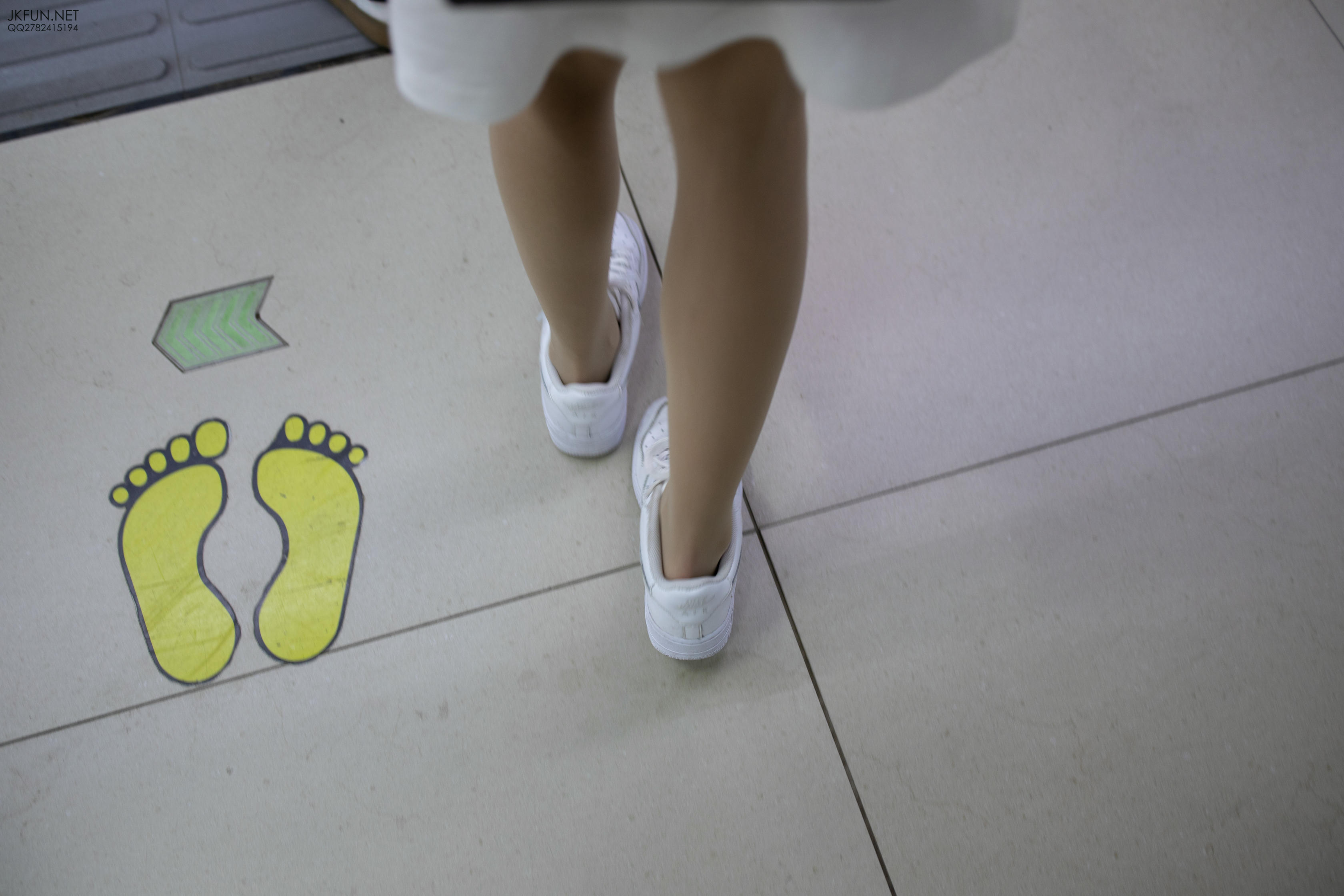 森萝财团 JKFUN-012 10D肉丝运动鞋桌下[102P+1V／3.27GB]_第1集