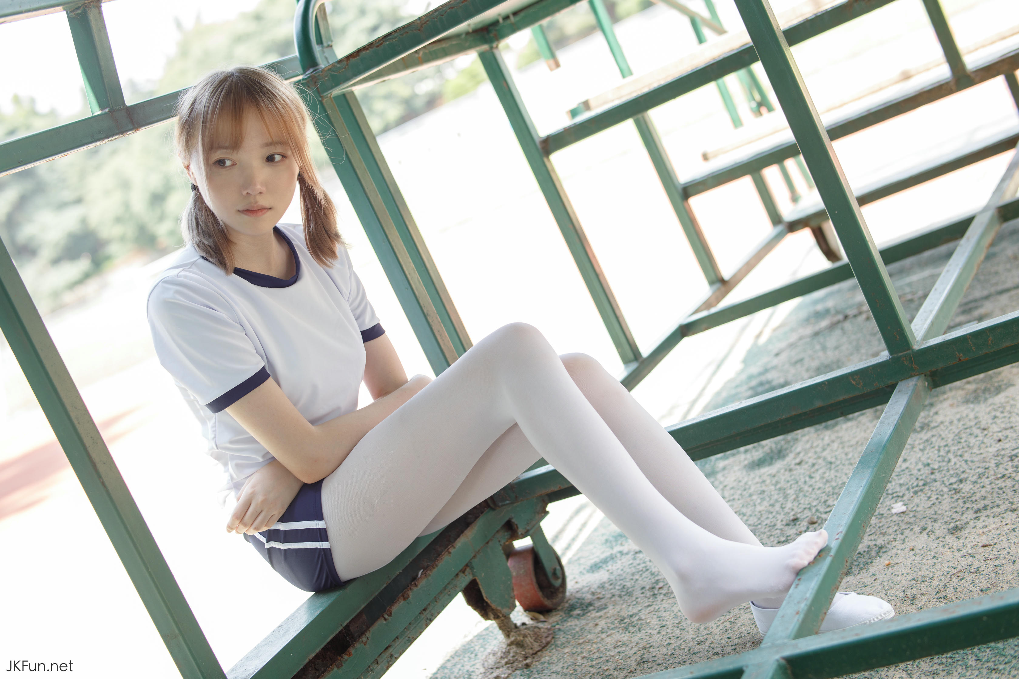 森萝财团 JKFUN-019 Aika 80D白丝外景体操服 [107P+1V／2.4G]_第4集