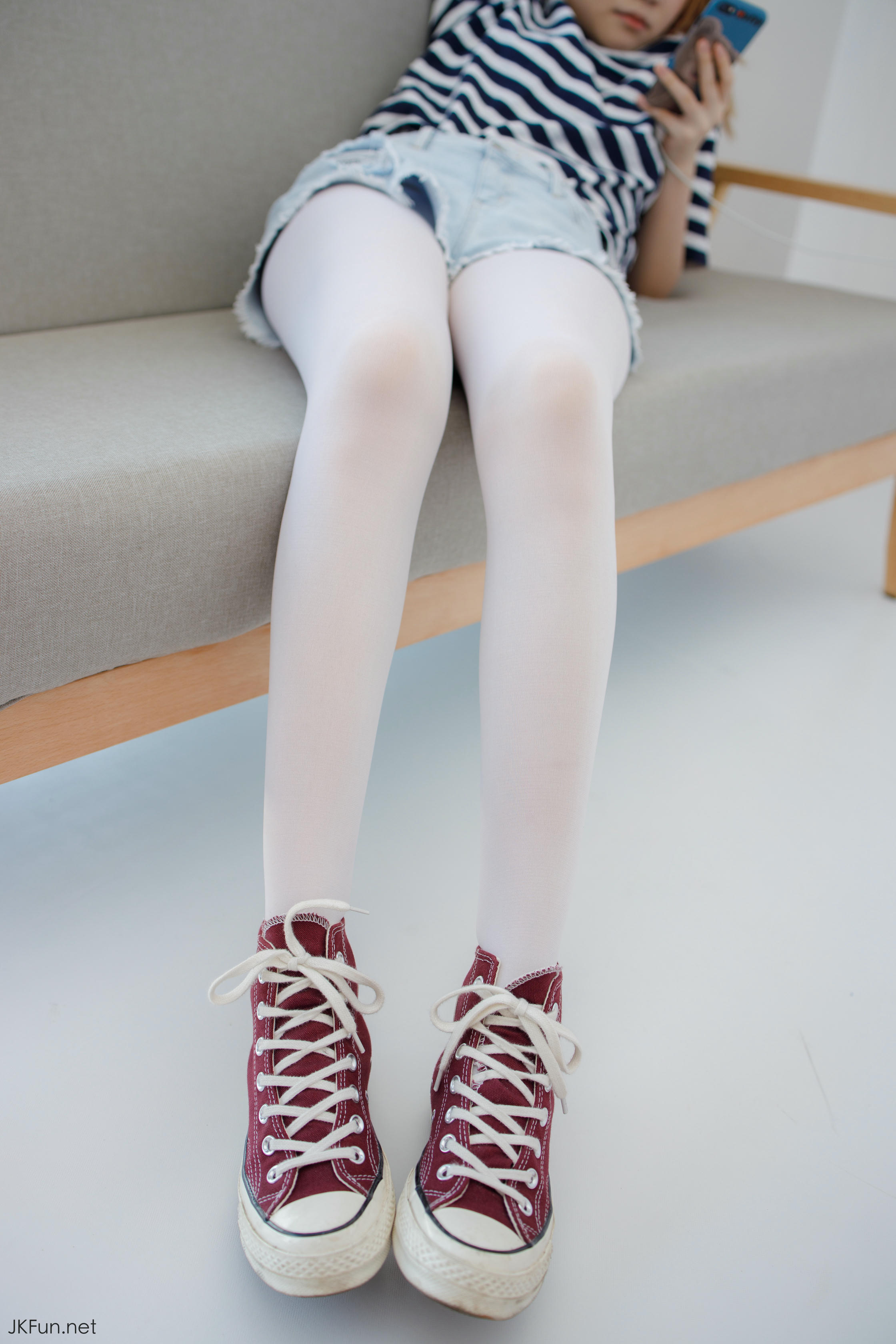 森萝财团 JKFUN-020 Aika 80D白丝牛仔热裤 [98P+1V／2.29G]_第1集