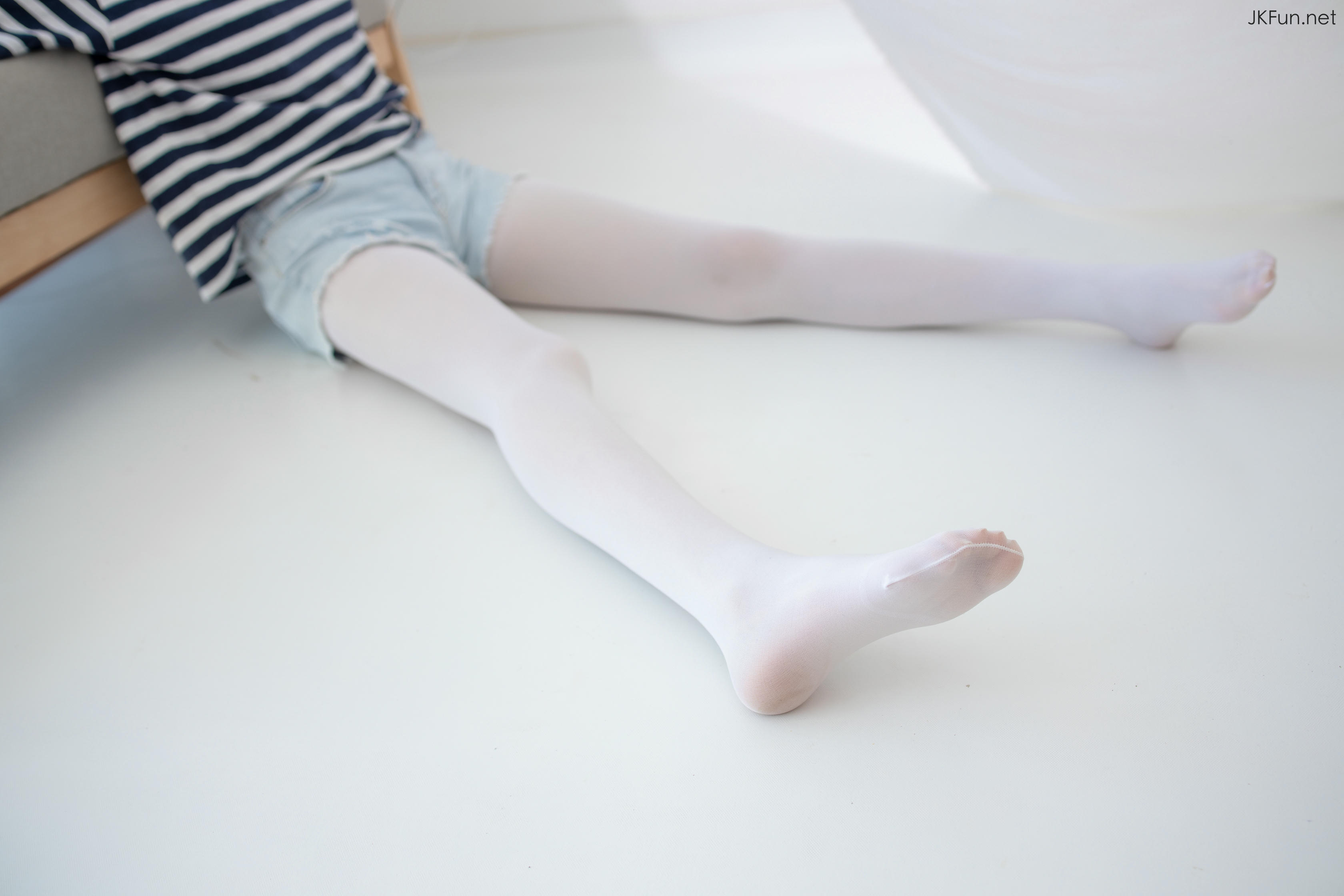 森萝财团 JKFUN-020 Aika 80D白丝牛仔热裤 [98P+1V／2.29G]_第4集