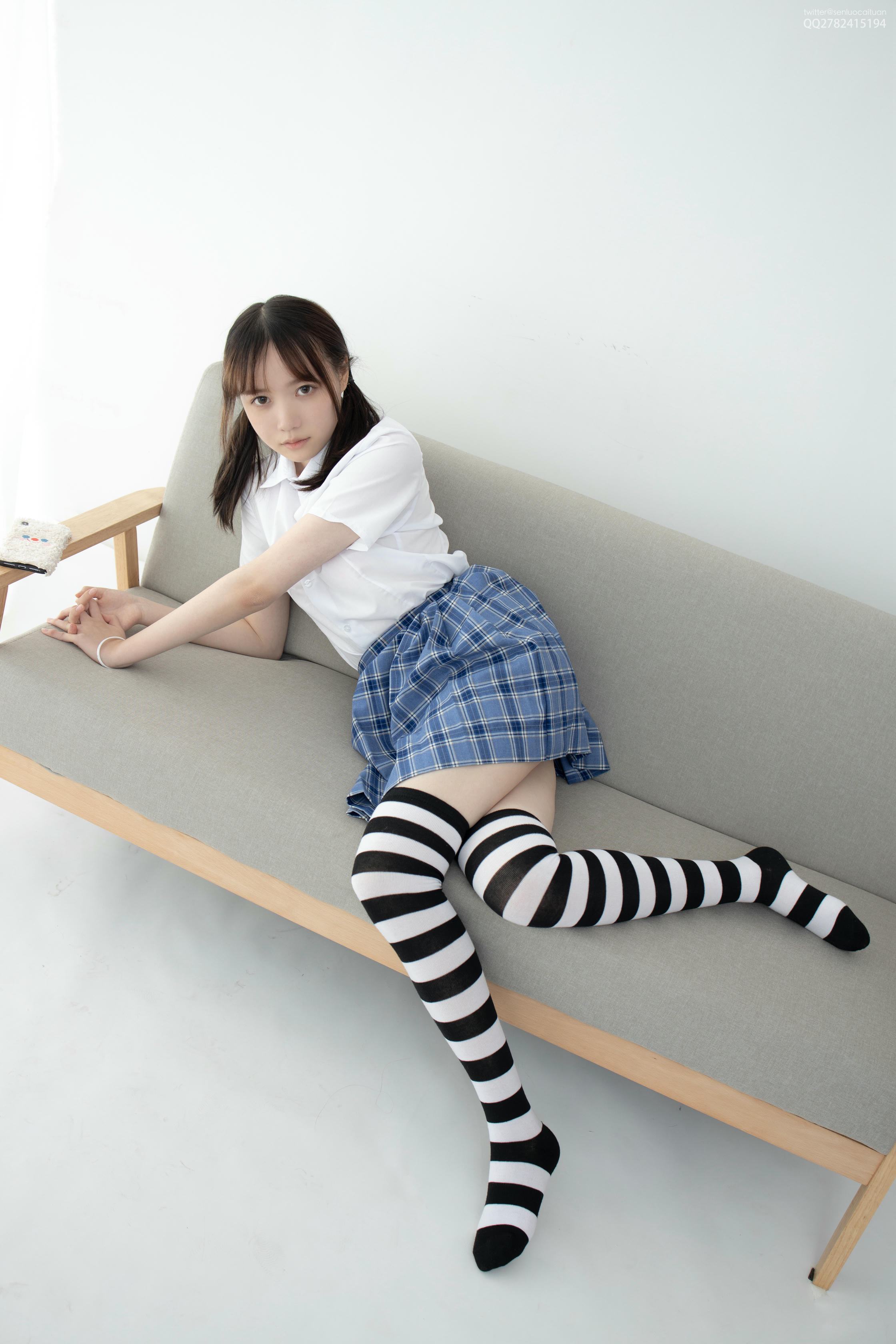 森萝财团 JKFUN-042 Aika 百元团定制1-4 黑白高筒袜 [36P+1V-1.56G]_第1集