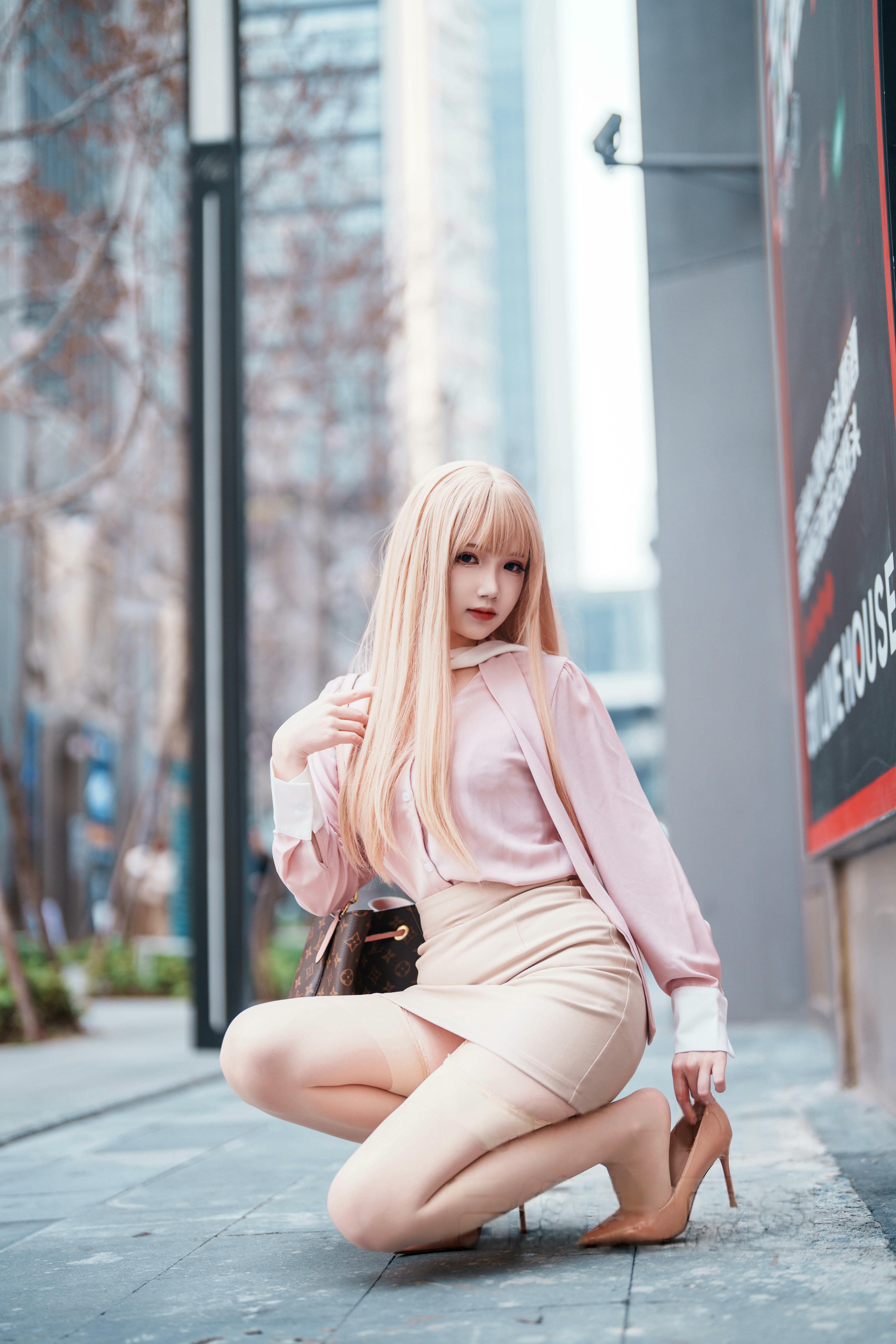 雪晴Astra NO.064 金发职人OL[59P 1V 1.83G]_第2集