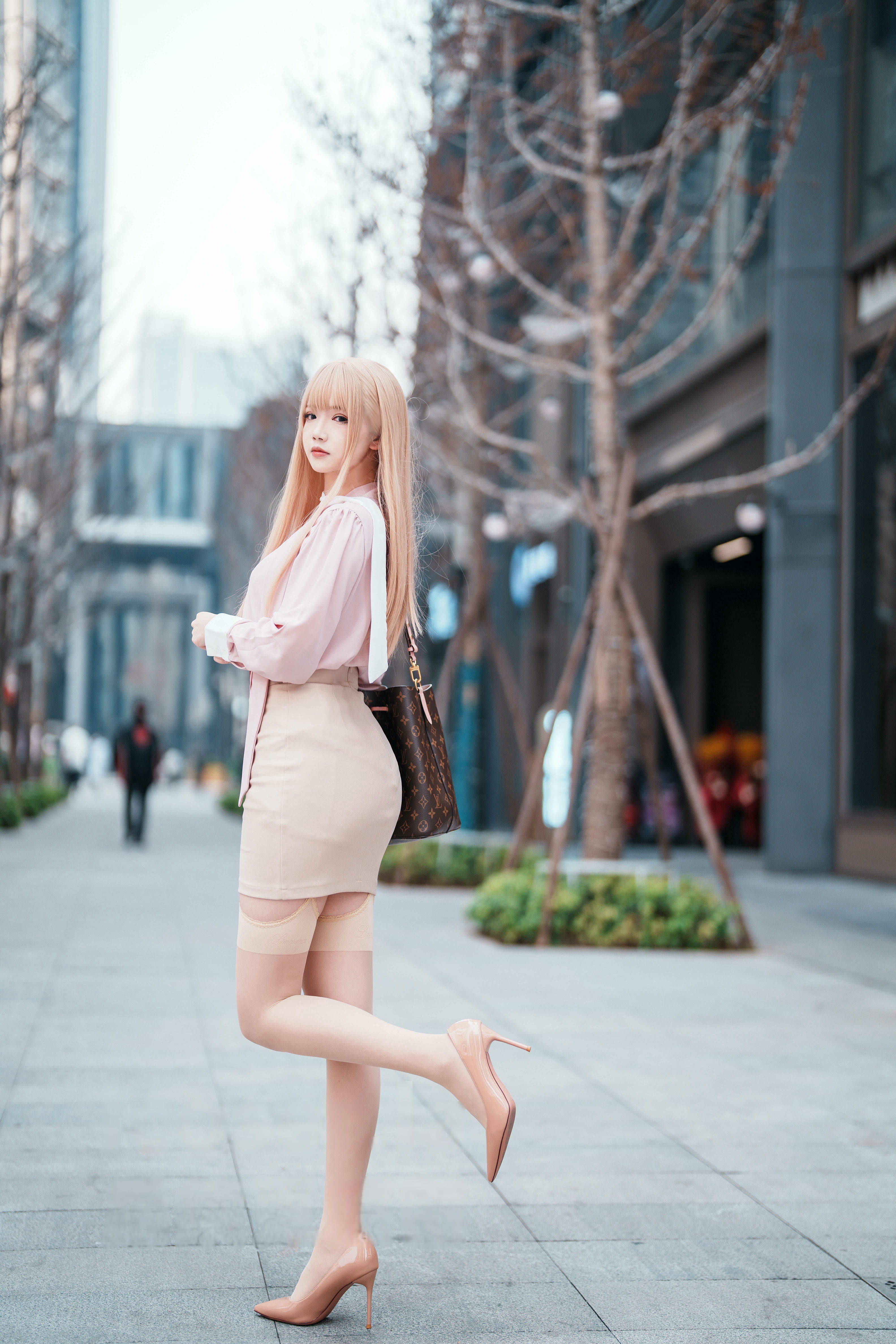 雪晴Astra NO.064 金发职人OL[59P 1V 1.83G]_第3集