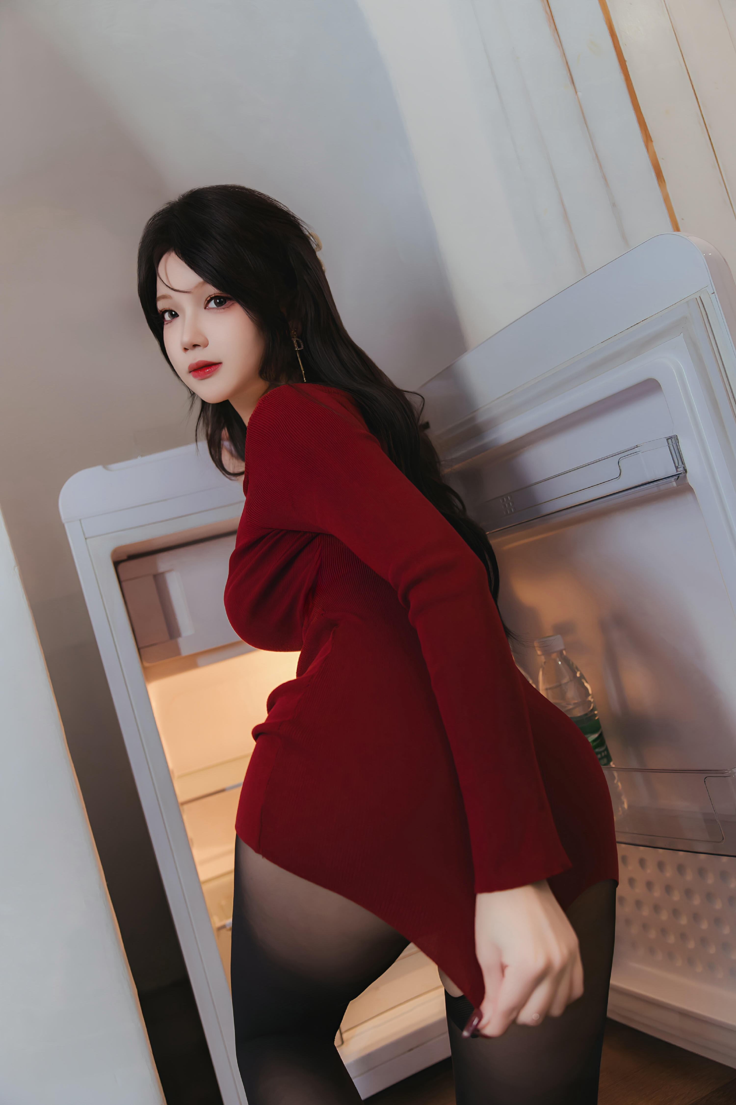 雪晴Astra NO.073 红裙黑丝小娇妻 [65P2V 1.68G]_第1集