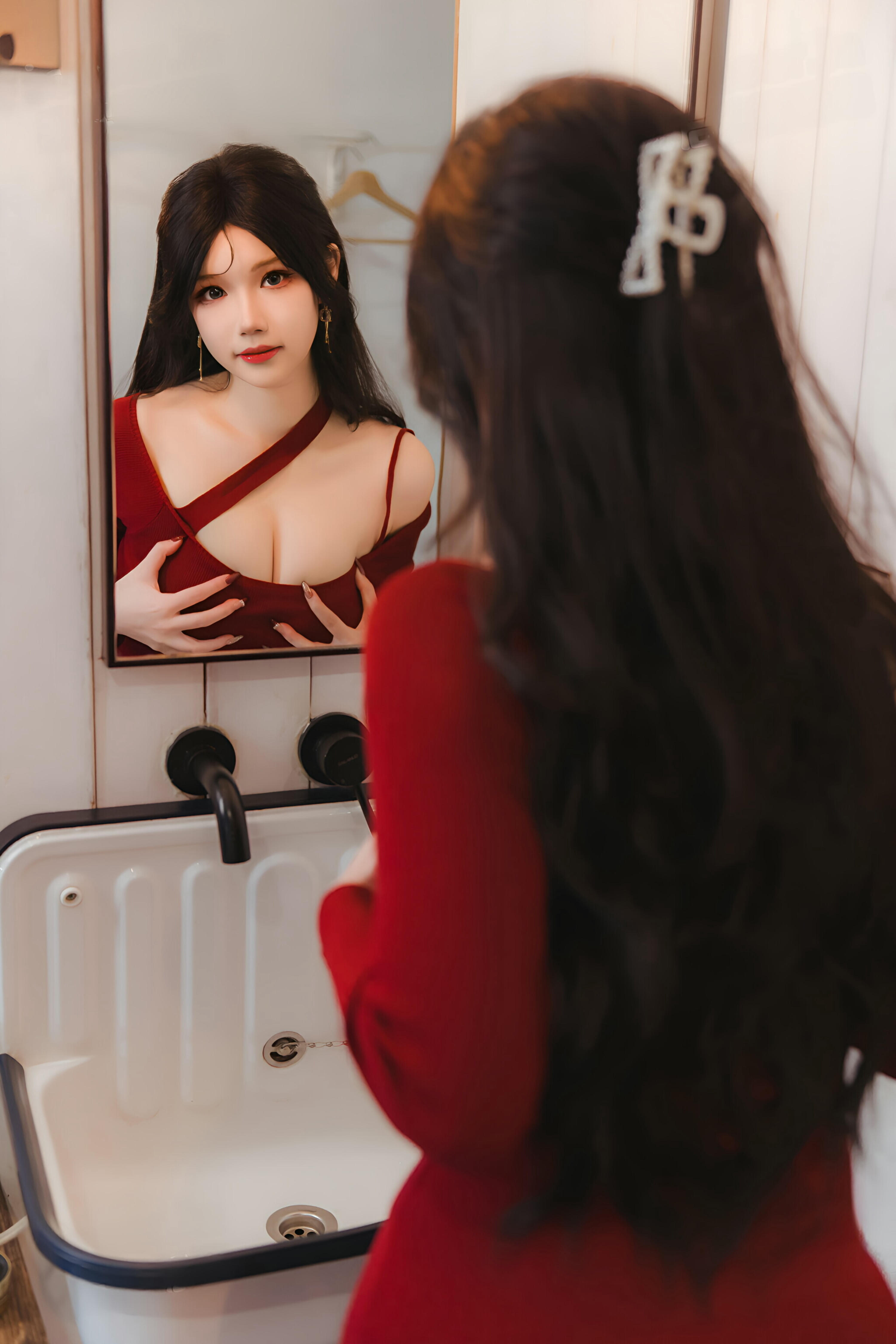 雪晴Astra NO.073 红裙黑丝小娇妻 [65P2V 1.68G]_第1集