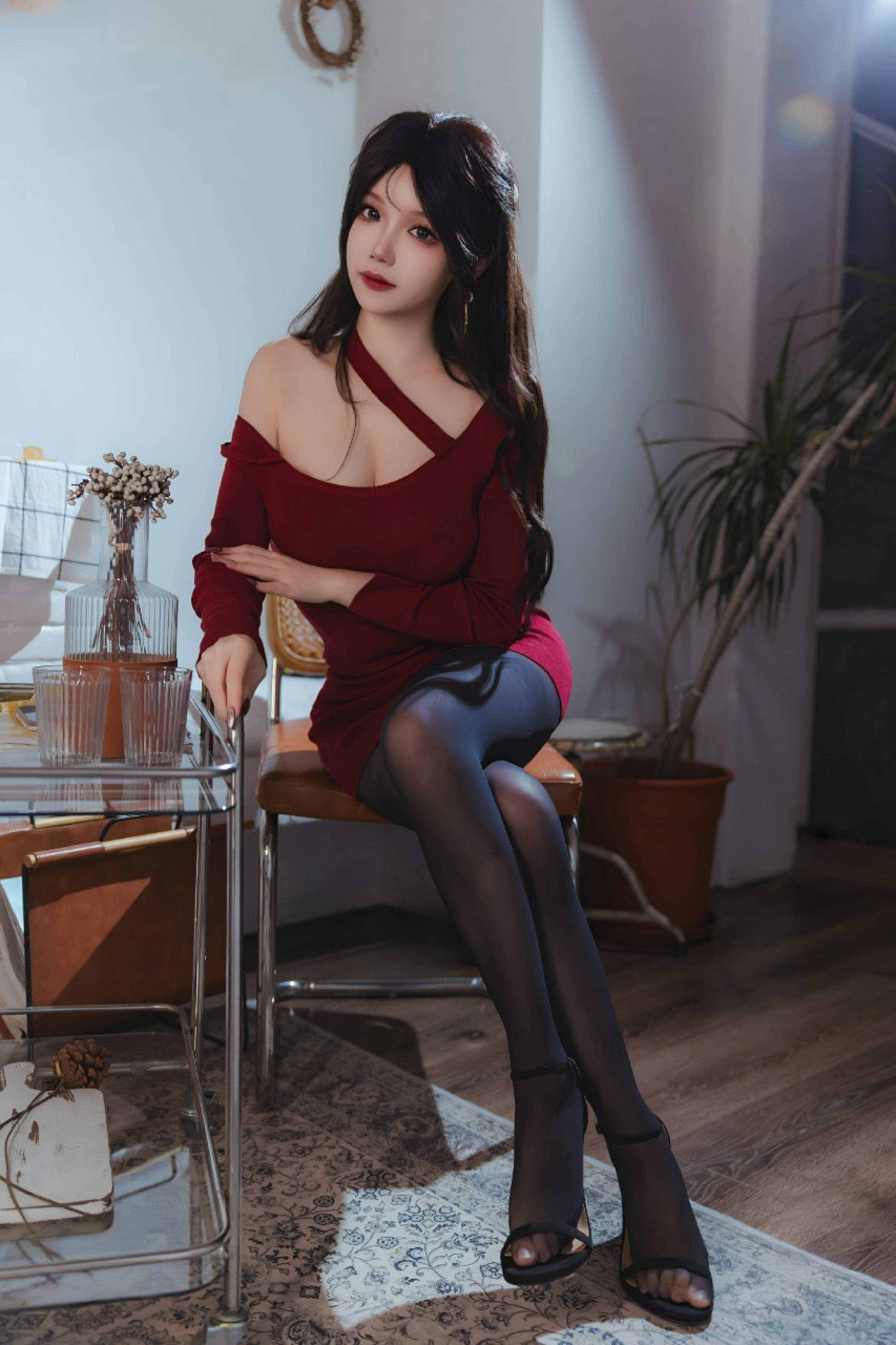 雪晴Astra NO.073 红裙黑丝小娇妻 [65P2V 1.68G]_第2集