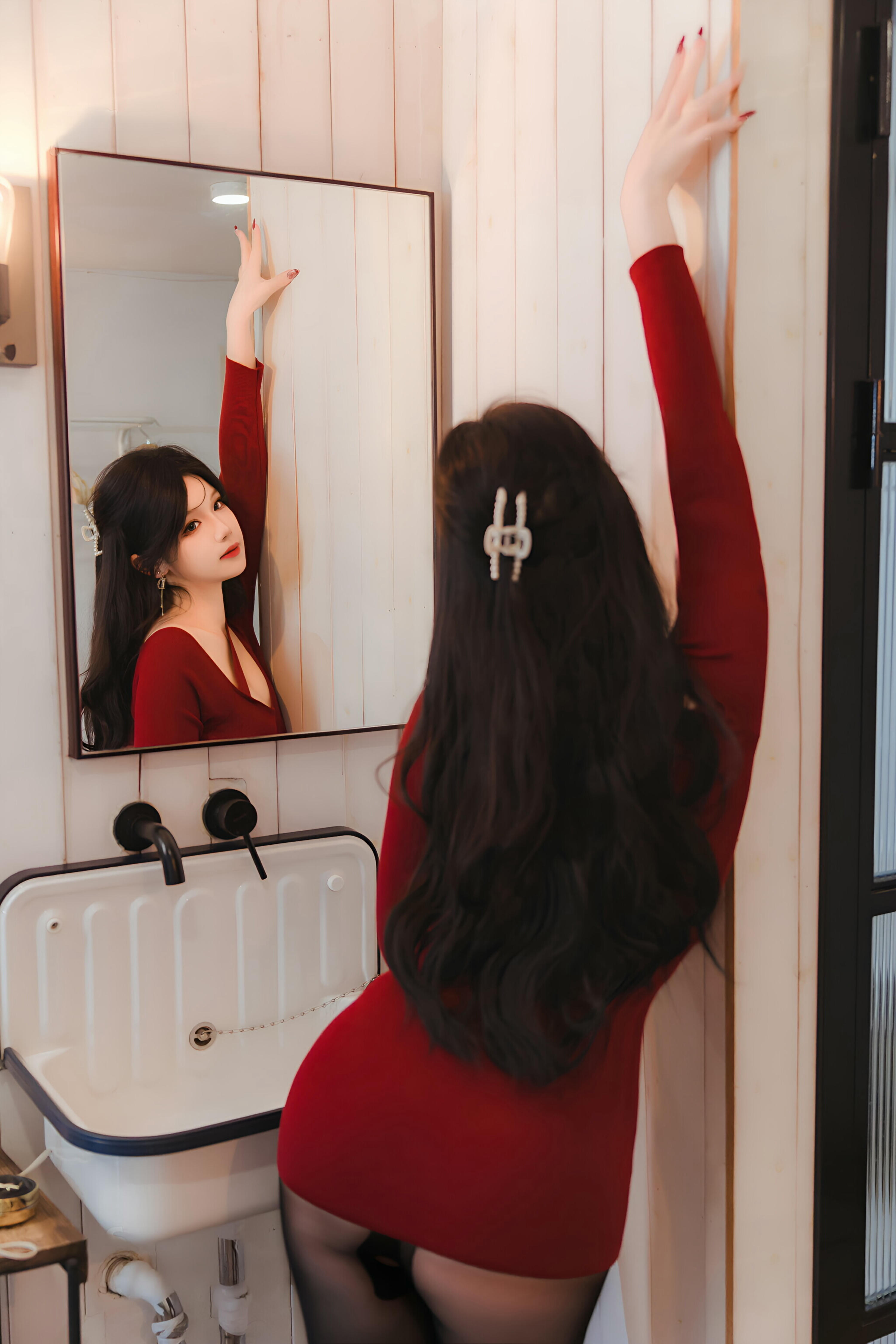 雪晴Astra NO.073 红裙黑丝小娇妻 [65P2V 1.68G]_第1集