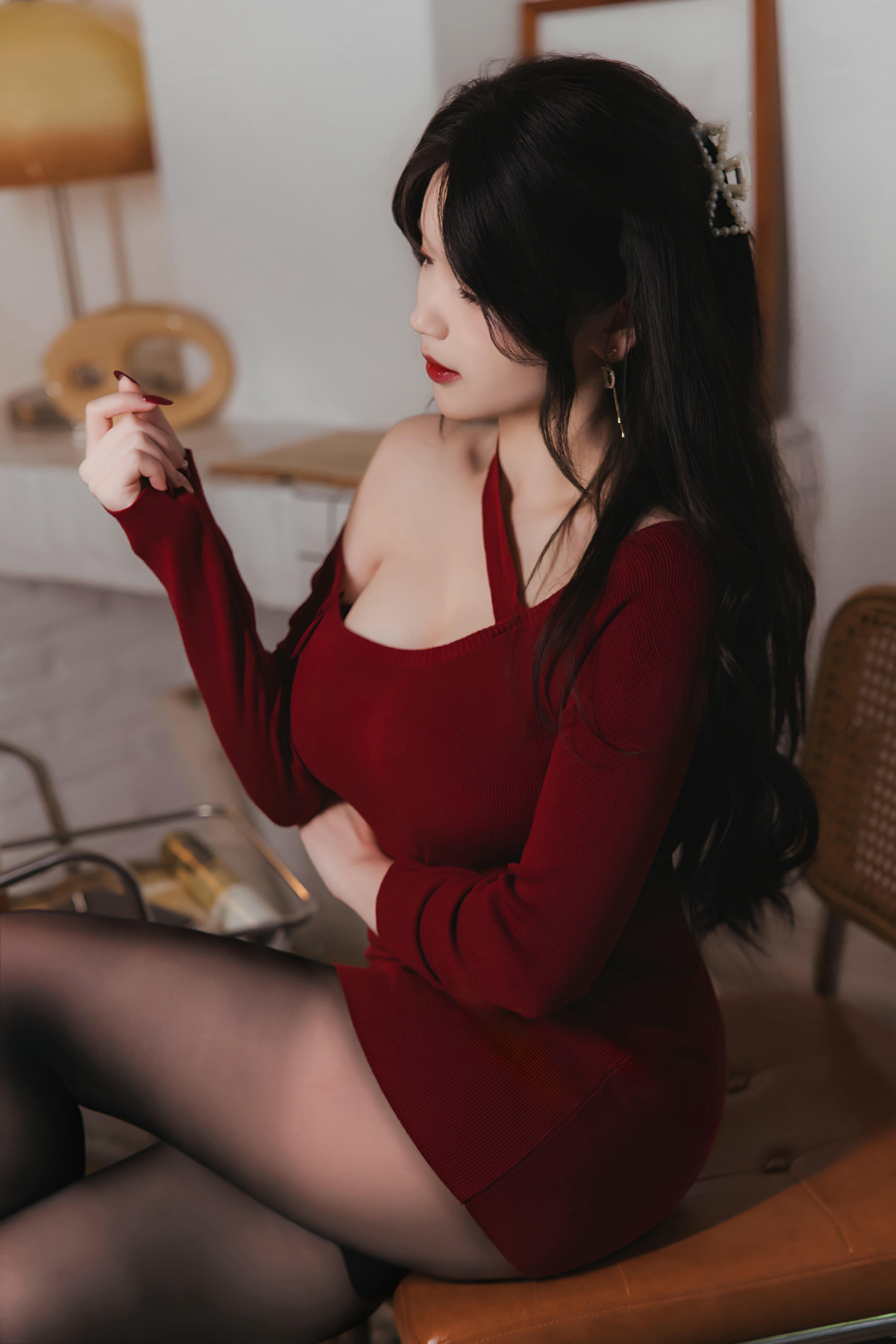 雪晴Astra NO.073 红裙黑丝小娇妻 [65P2V 1.68G]_第3集