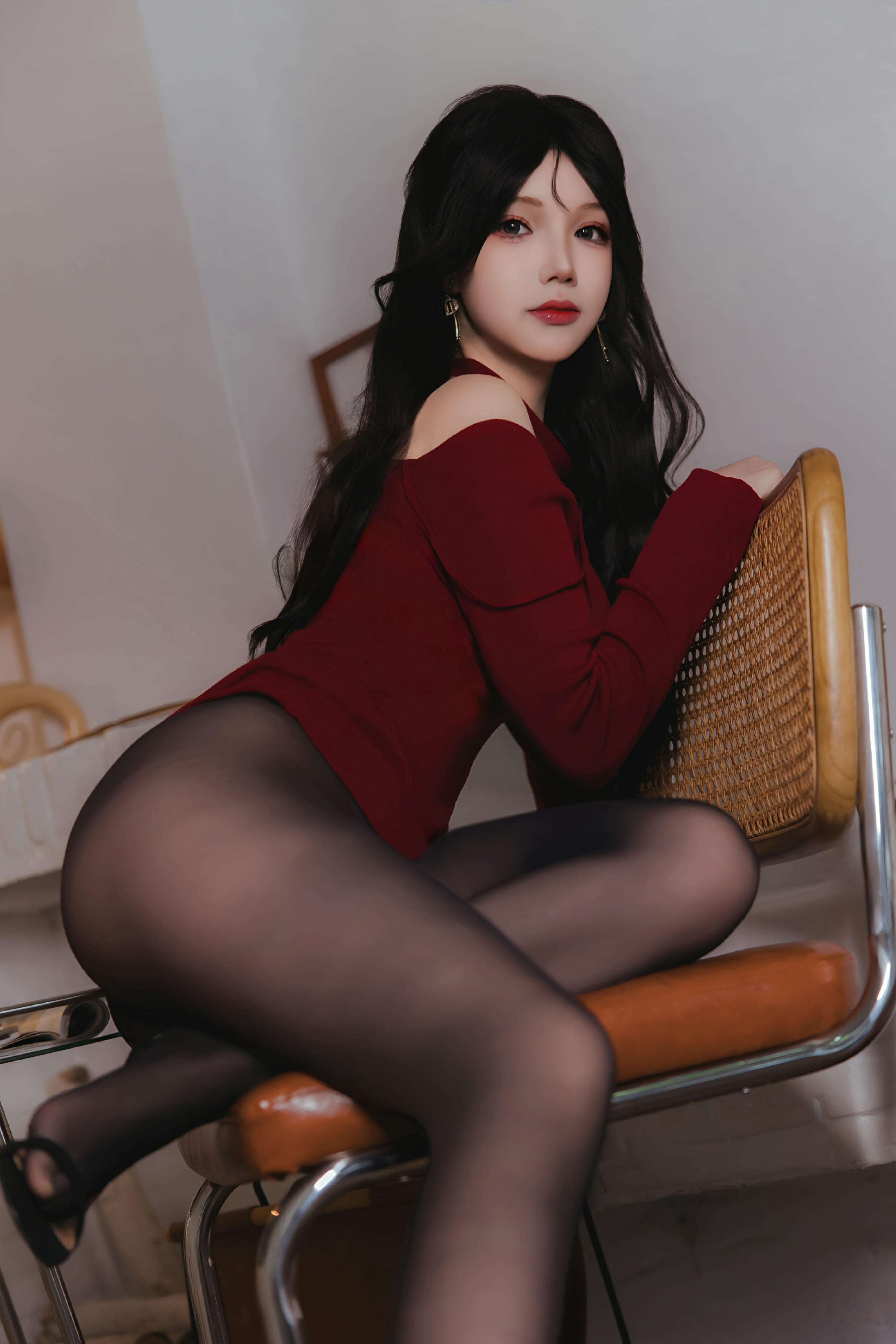 雪晴Astra NO.073 红裙黑丝小娇妻 [65P2V 1.68G]_第3集