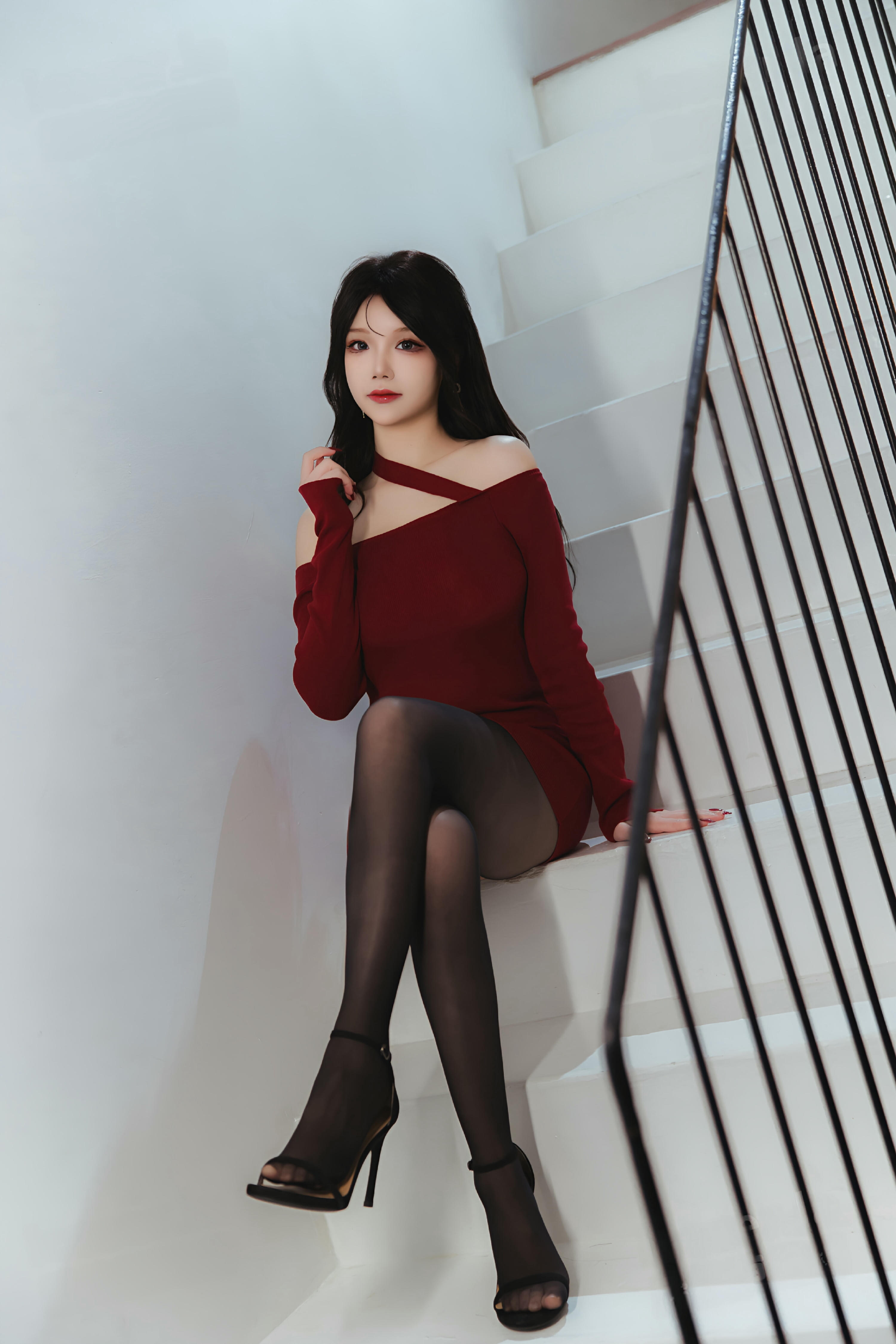 雪晴Astra NO.073 红裙黑丝小娇妻 [65P2V 1.68G]_第3集