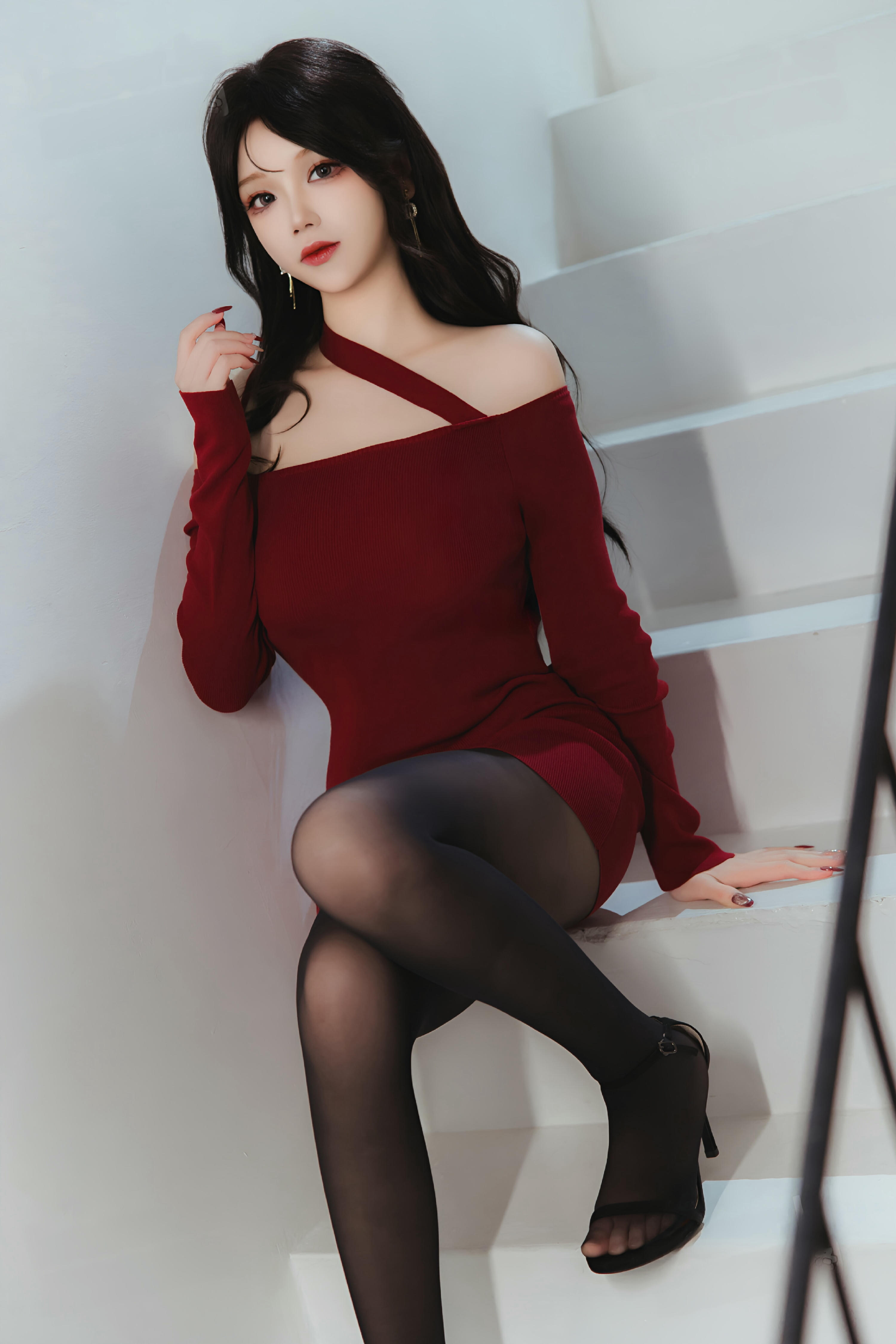 雪晴Astra NO.073 红裙黑丝小娇妻 [65P2V 1.68G]_第3集