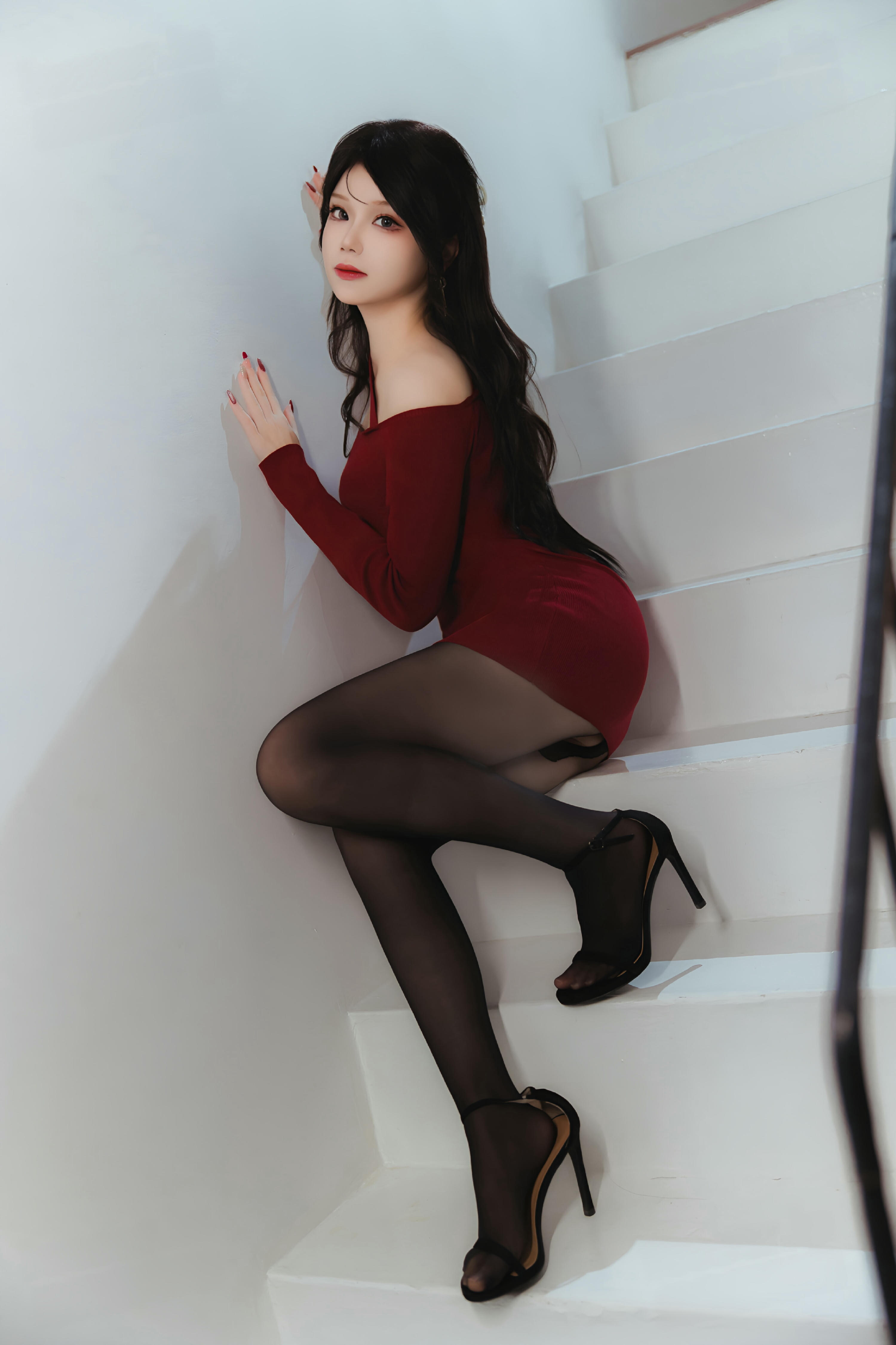 雪晴Astra NO.073 红裙黑丝小娇妻 [65P2V 1.68G]_第4集