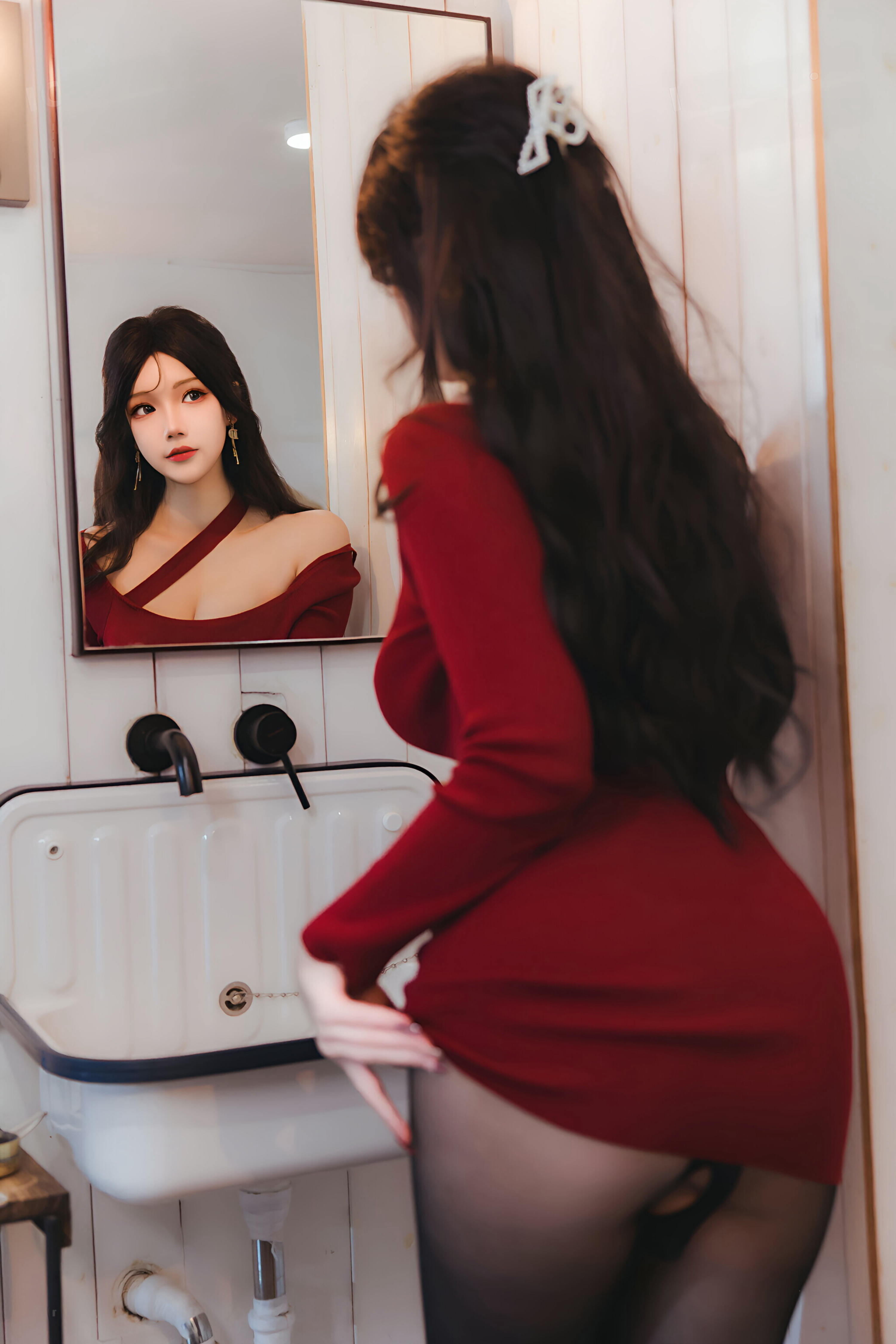 雪晴Astra NO.073 红裙黑丝小娇妻 [65P2V 1.68G]_第1集