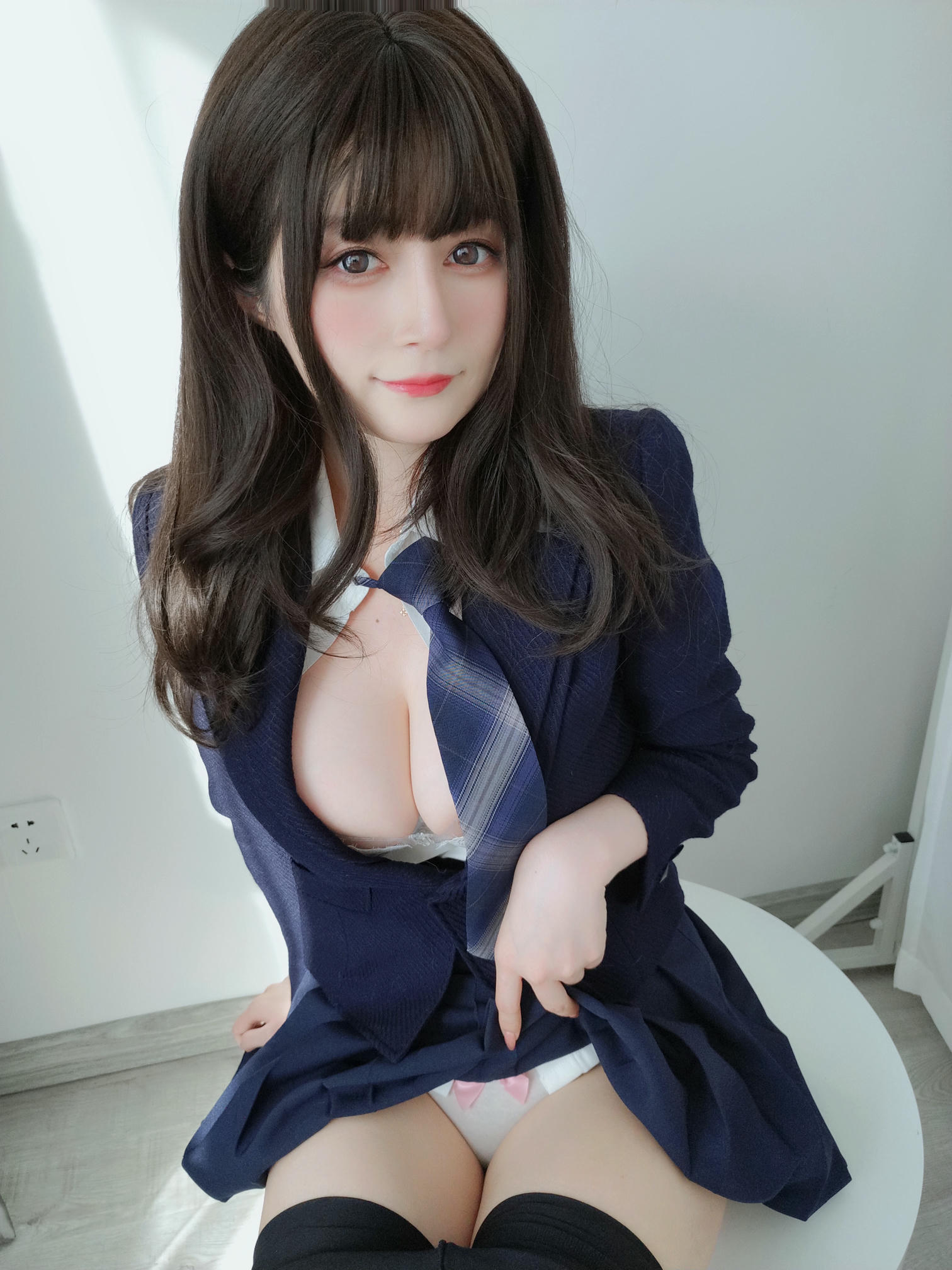 白银81 NO.111 2022年03月会员合集 (全19期) [281P6V-925MB]-2022-03-30 厚长筒袜下的裤子_第1集