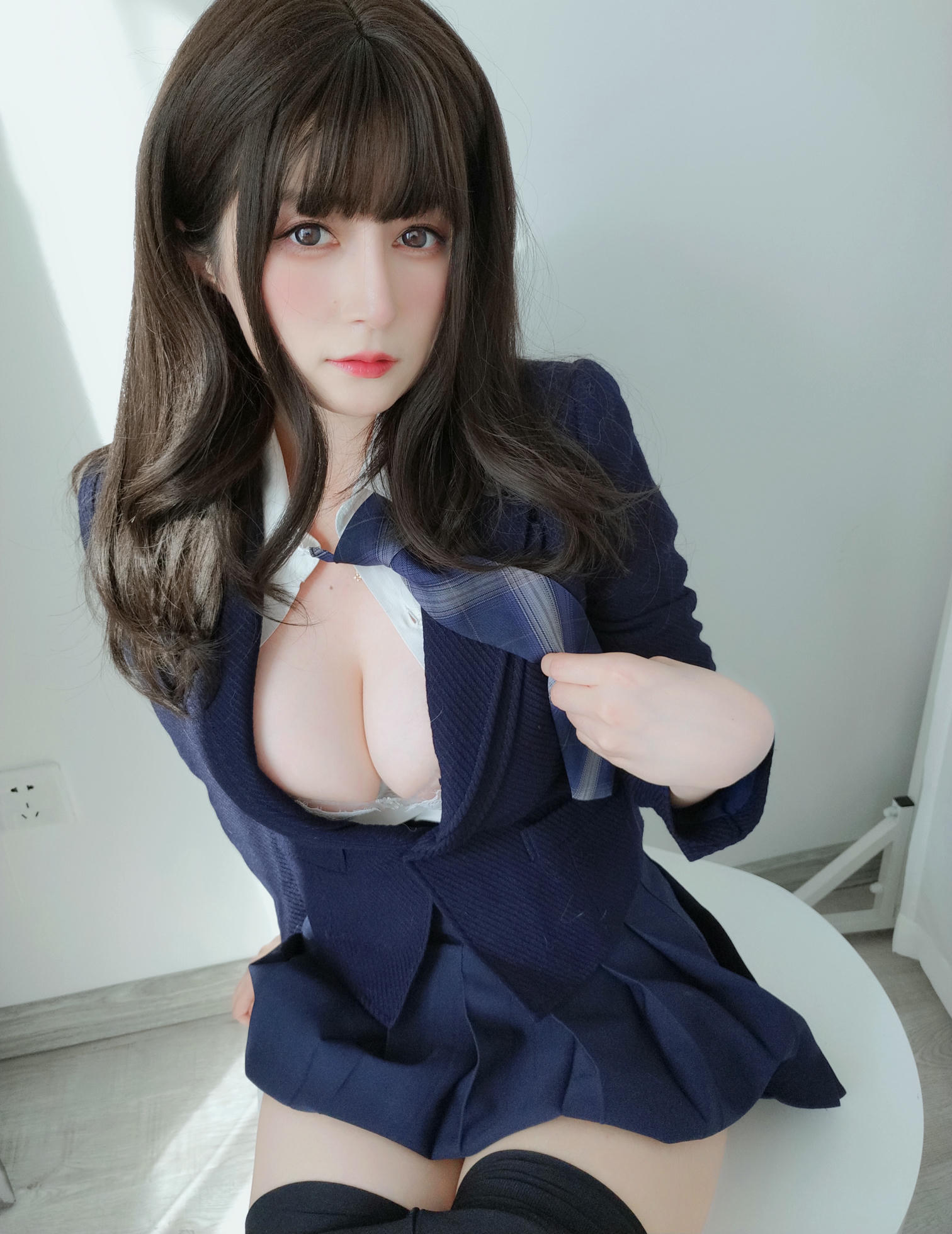 白银81 NO.111 2022年03月会员合集 (全19期) [281P6V-925MB]-2022-03-30 厚长筒袜下的裤子_第1集