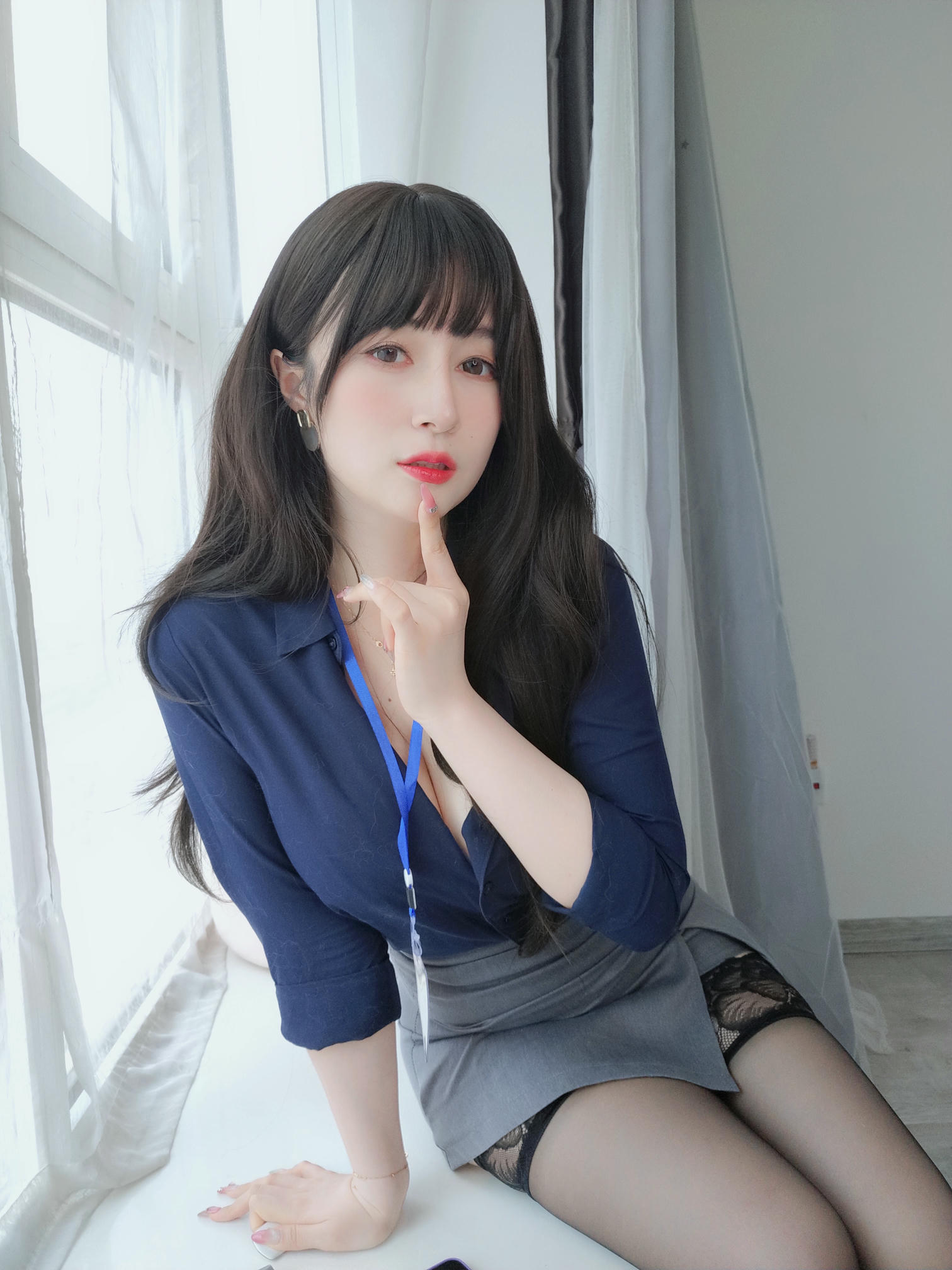 白银81 NO.124 Fantia-2022年12月会员合集(31套)[355P+8V-1.59G]-20221208【白银81】新しく来た女性同僚はとても大胆です_第1集