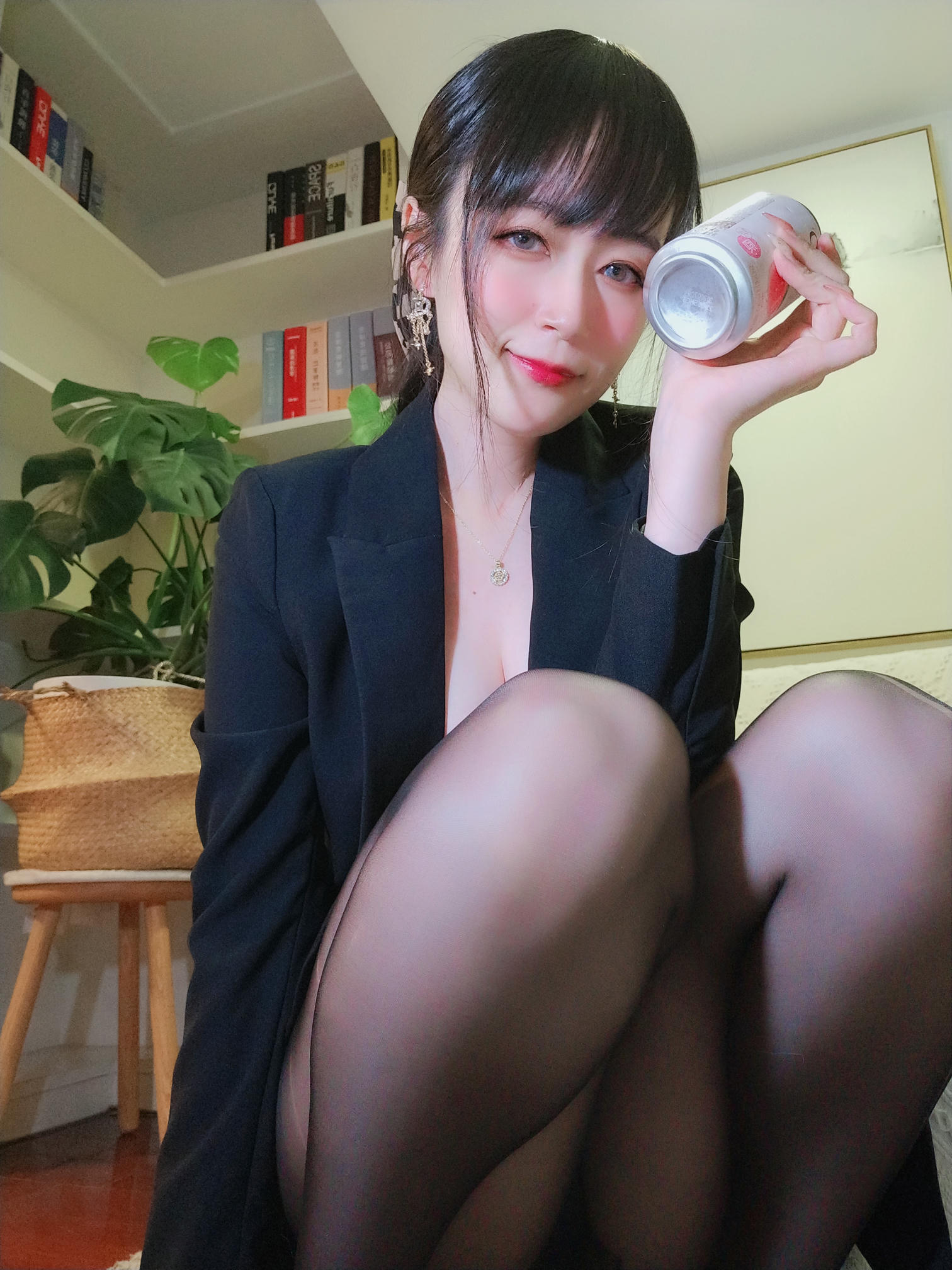 白银81 NO.050 西服自摄 [70P2V-619MB]_第2集