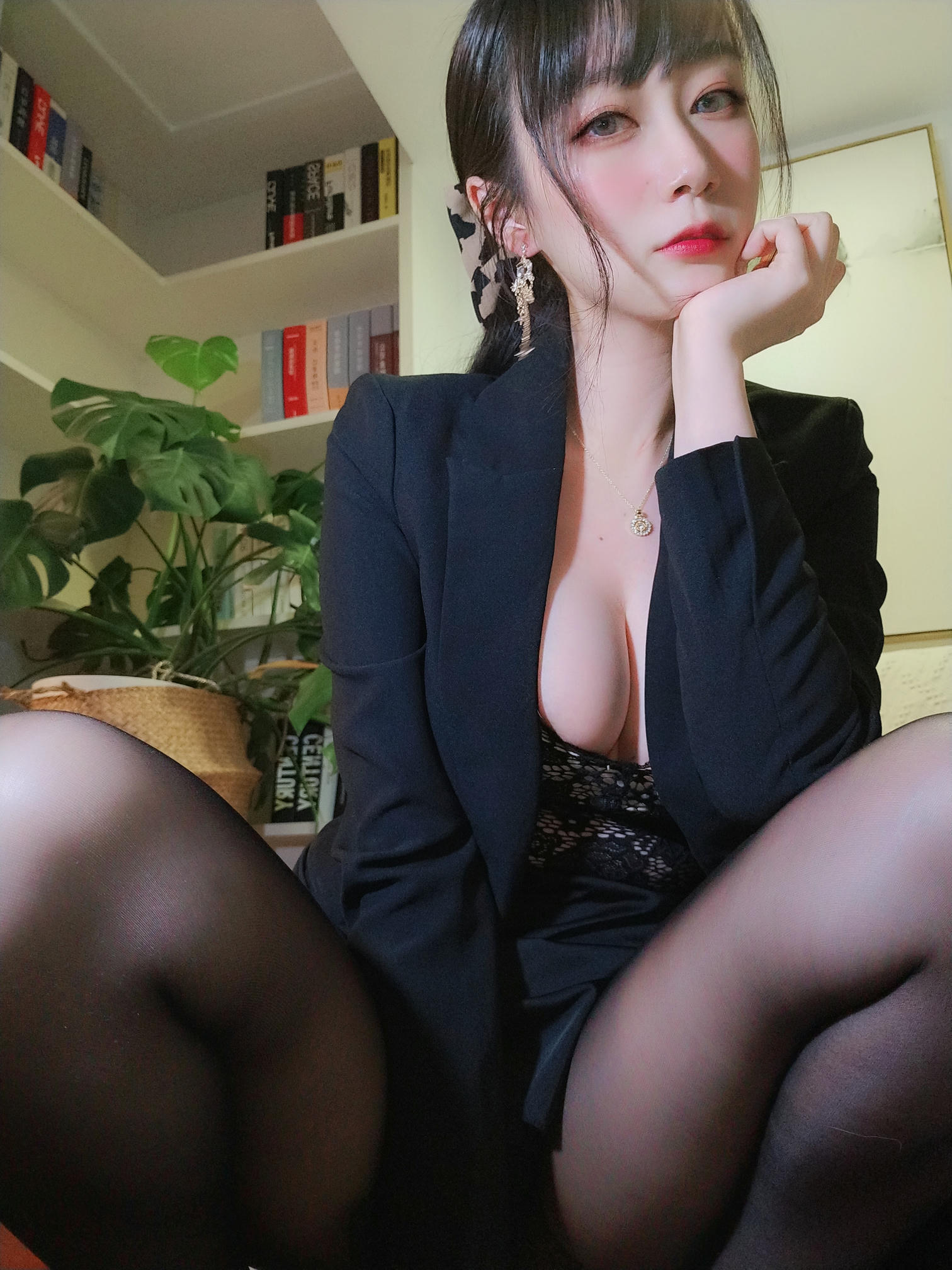 白银81 NO.050 西服自摄 [70P2V-619MB]_第2集