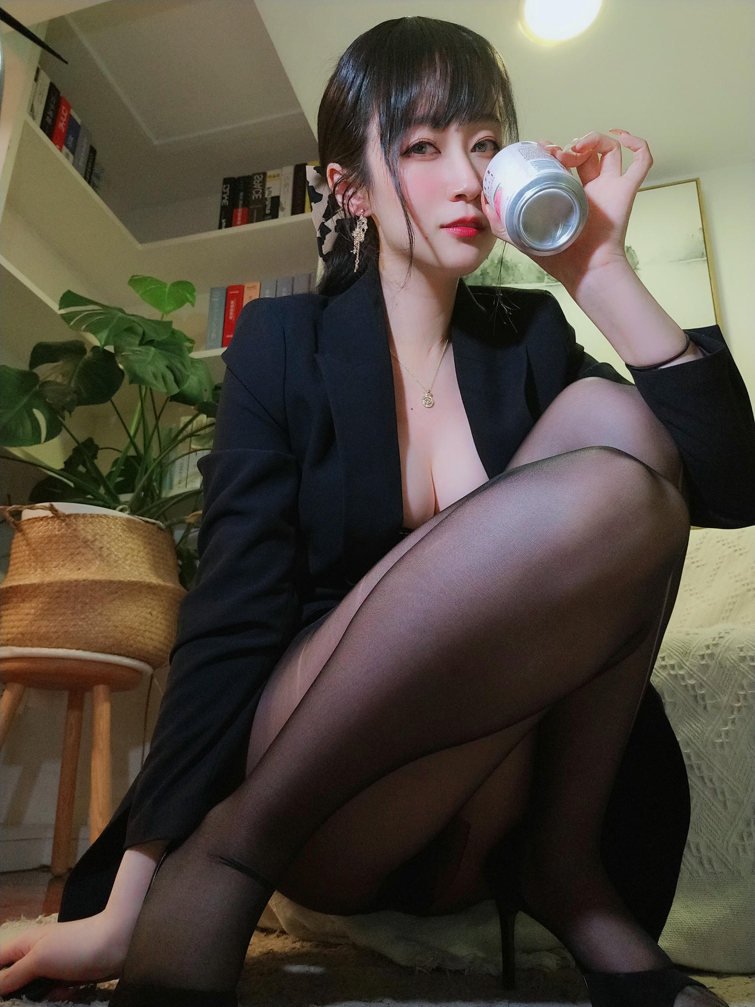 白银81 NO.050 西服自摄 [70P2V-619MB]_第2集