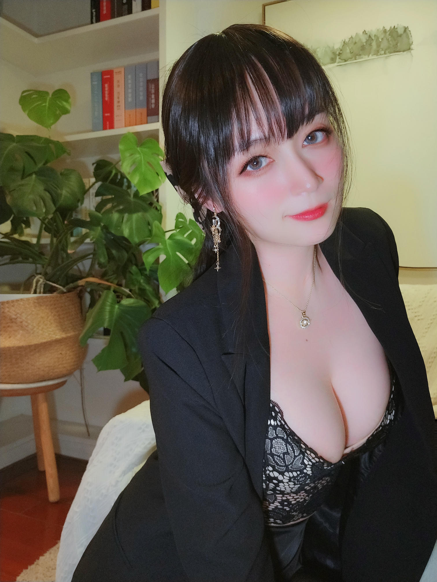 白银81 NO.050 西服自摄 [70P2V-619MB]_第2集